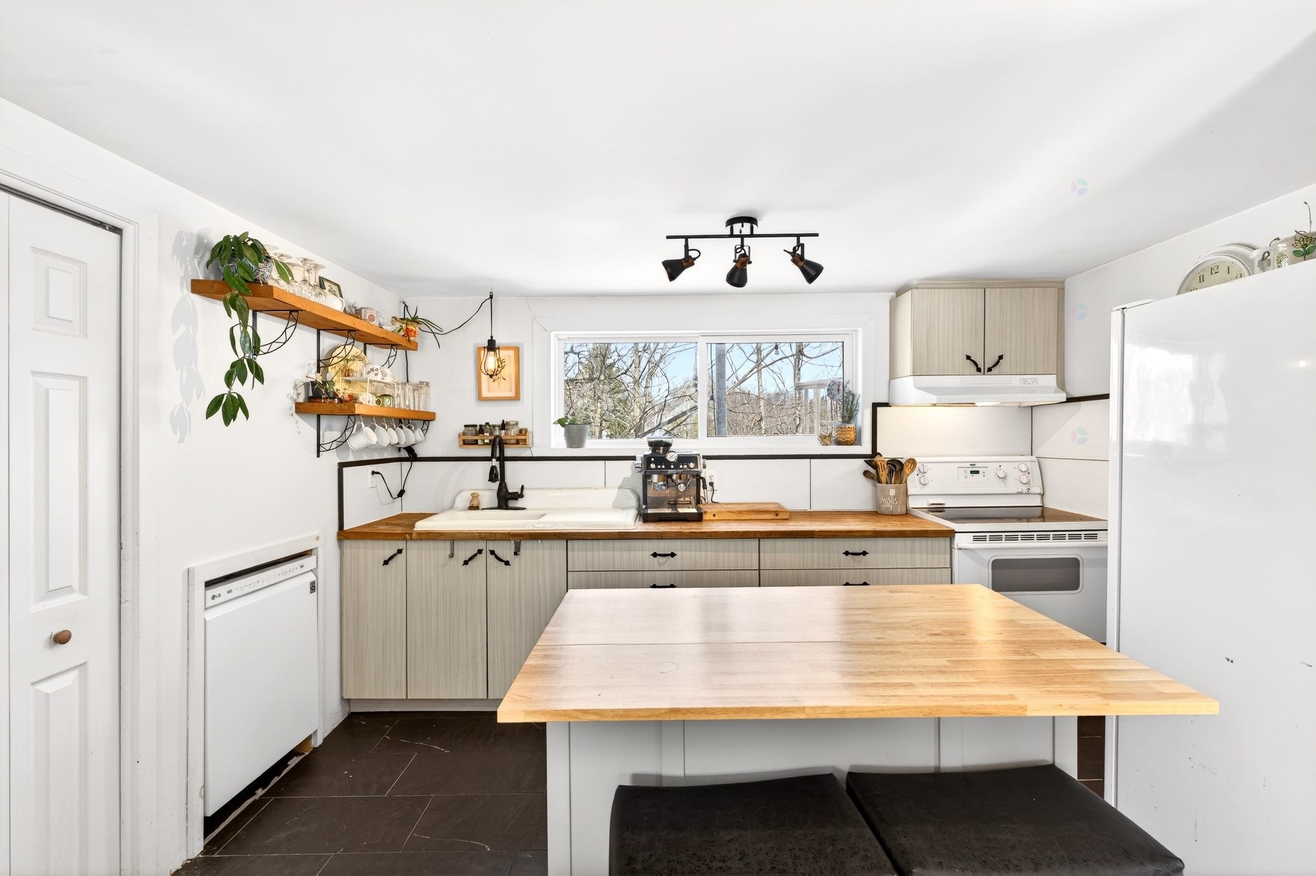 









365


Ch. Chamberlain

,
Dixville,




QC
J0B1P0

