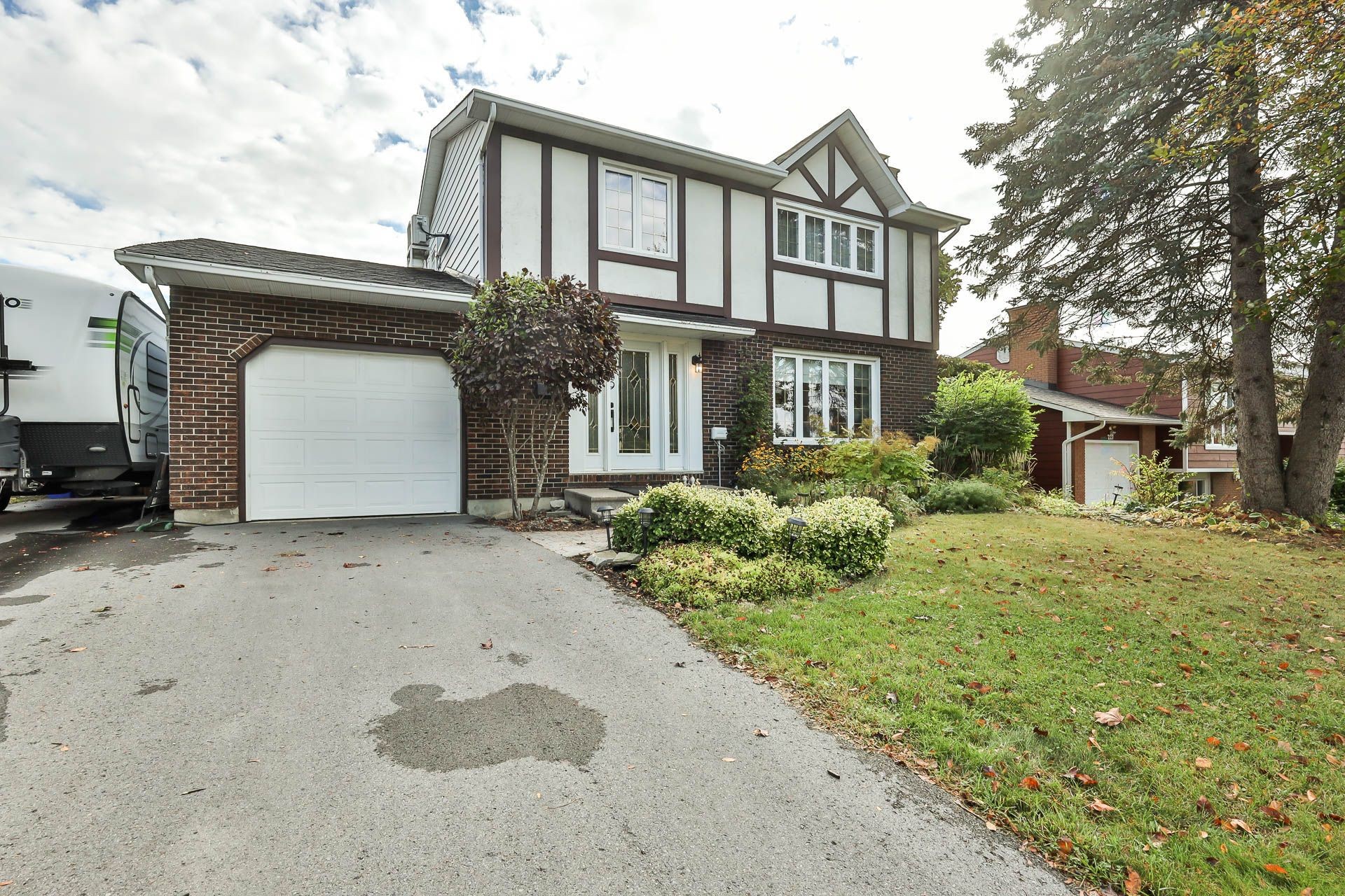 









229


Av. du Vallon

,
Gatineau (Aylmer),




QC
J9J1N9

