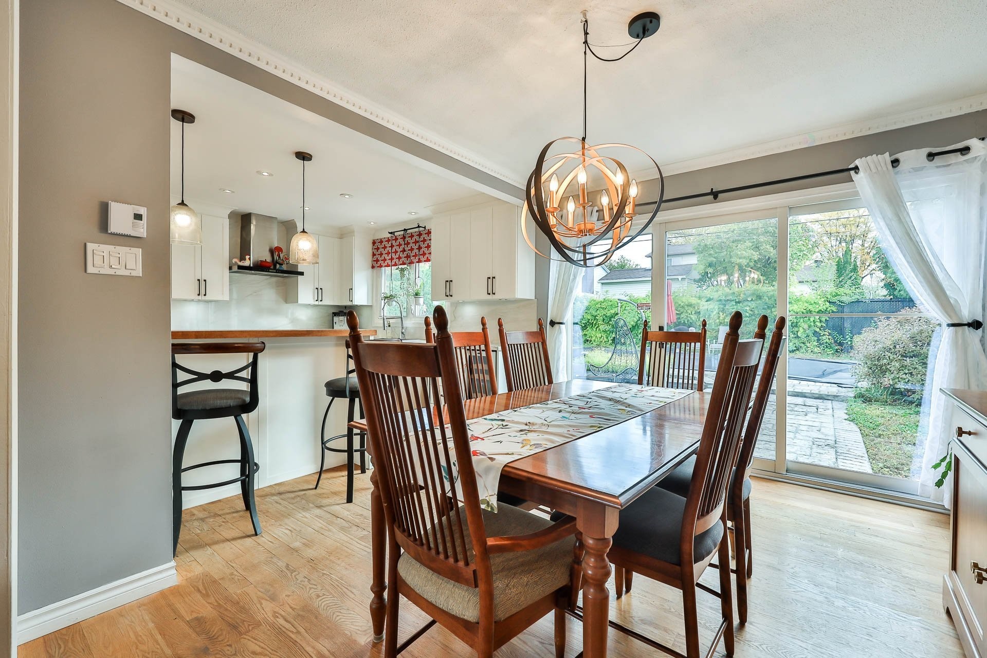 









229


Av. du Vallon

,
Gatineau (Aylmer),




QC
J9J1N9

