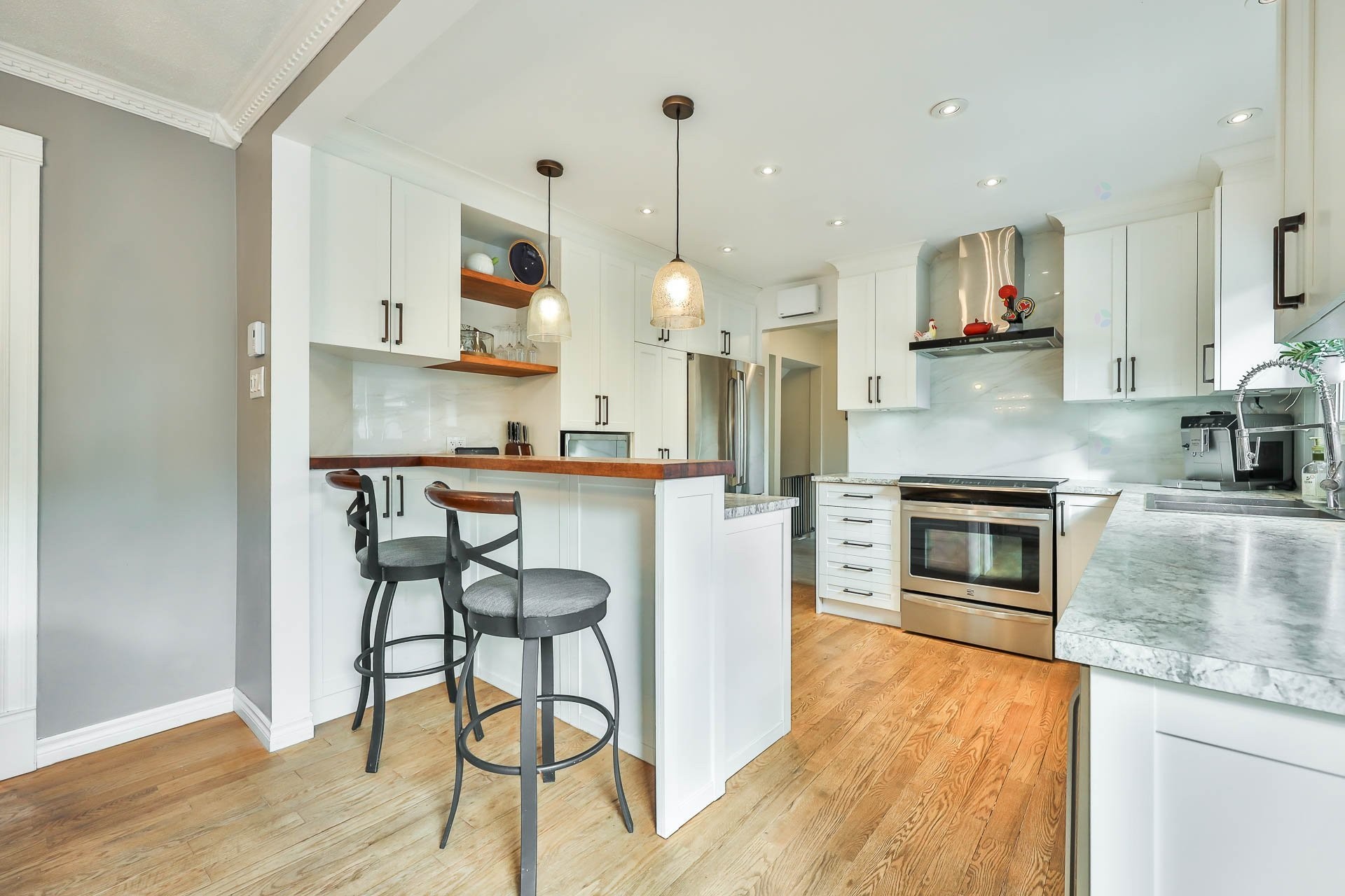 









229


Av. du Vallon

,
Gatineau (Aylmer),




QC
J9J1N9


