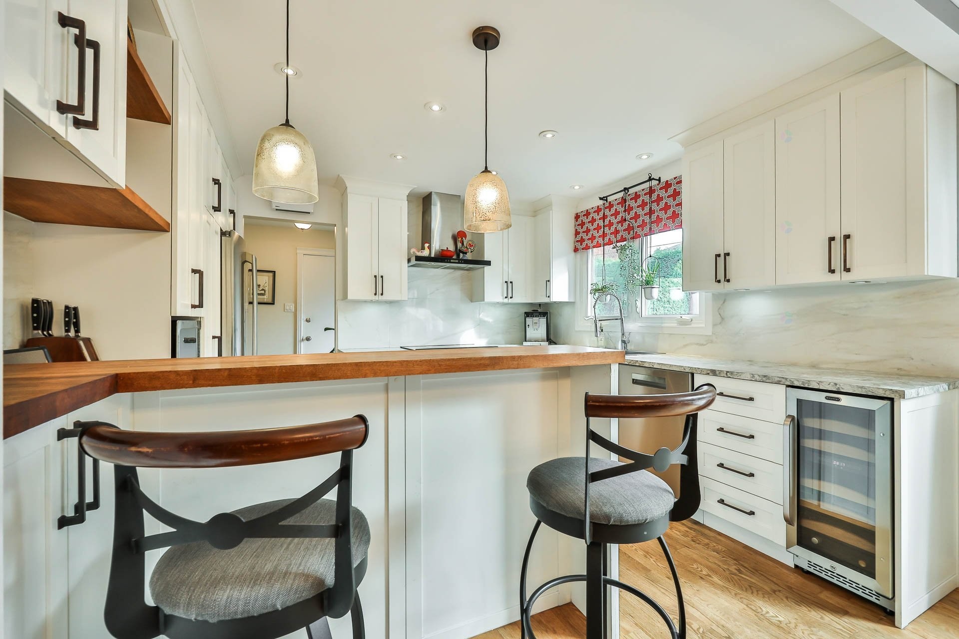 









229


Av. du Vallon

,
Gatineau (Aylmer),




QC
J9J1N9

