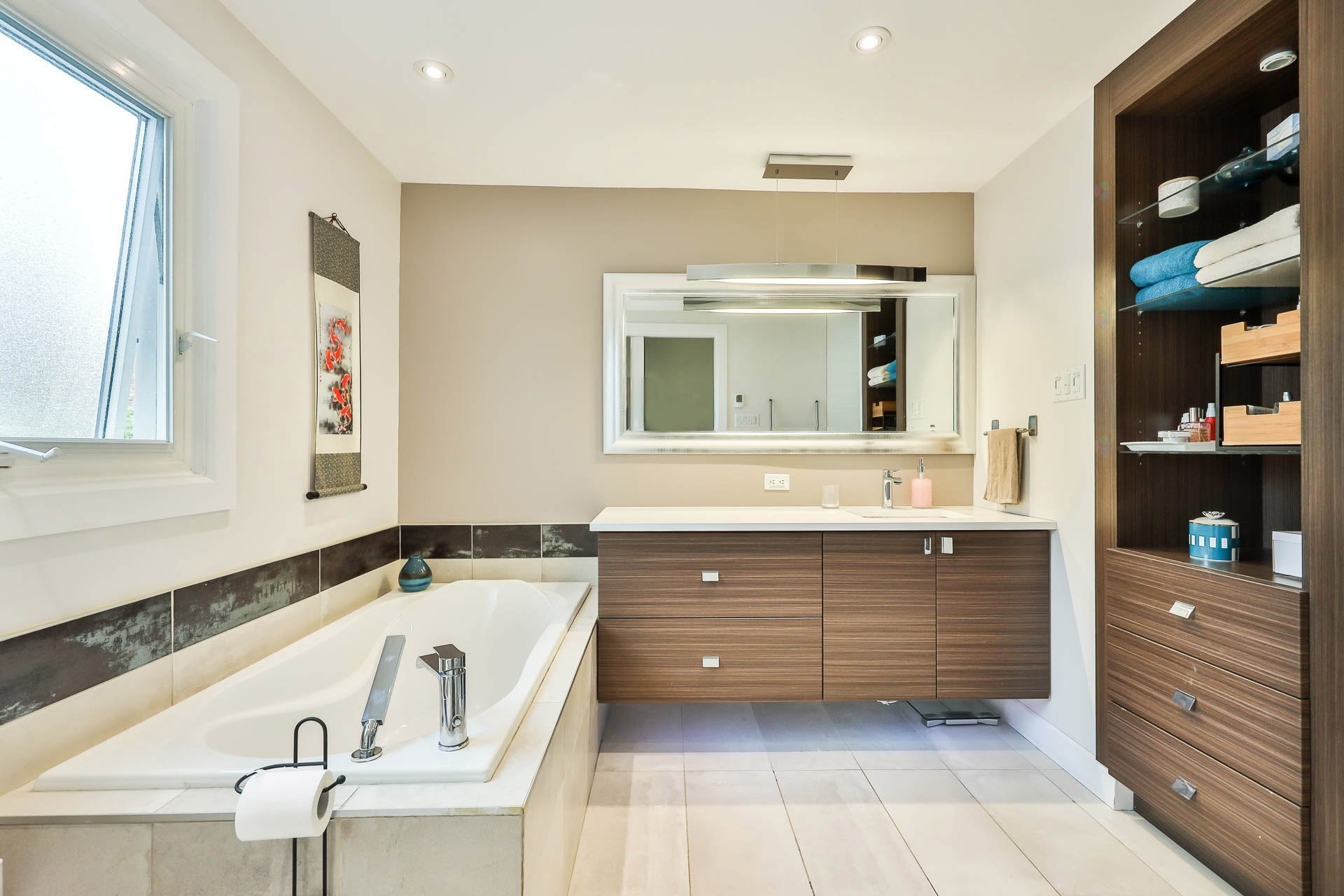 









229


Av. du Vallon

,
Gatineau (Aylmer),




QC
J9J1N9

