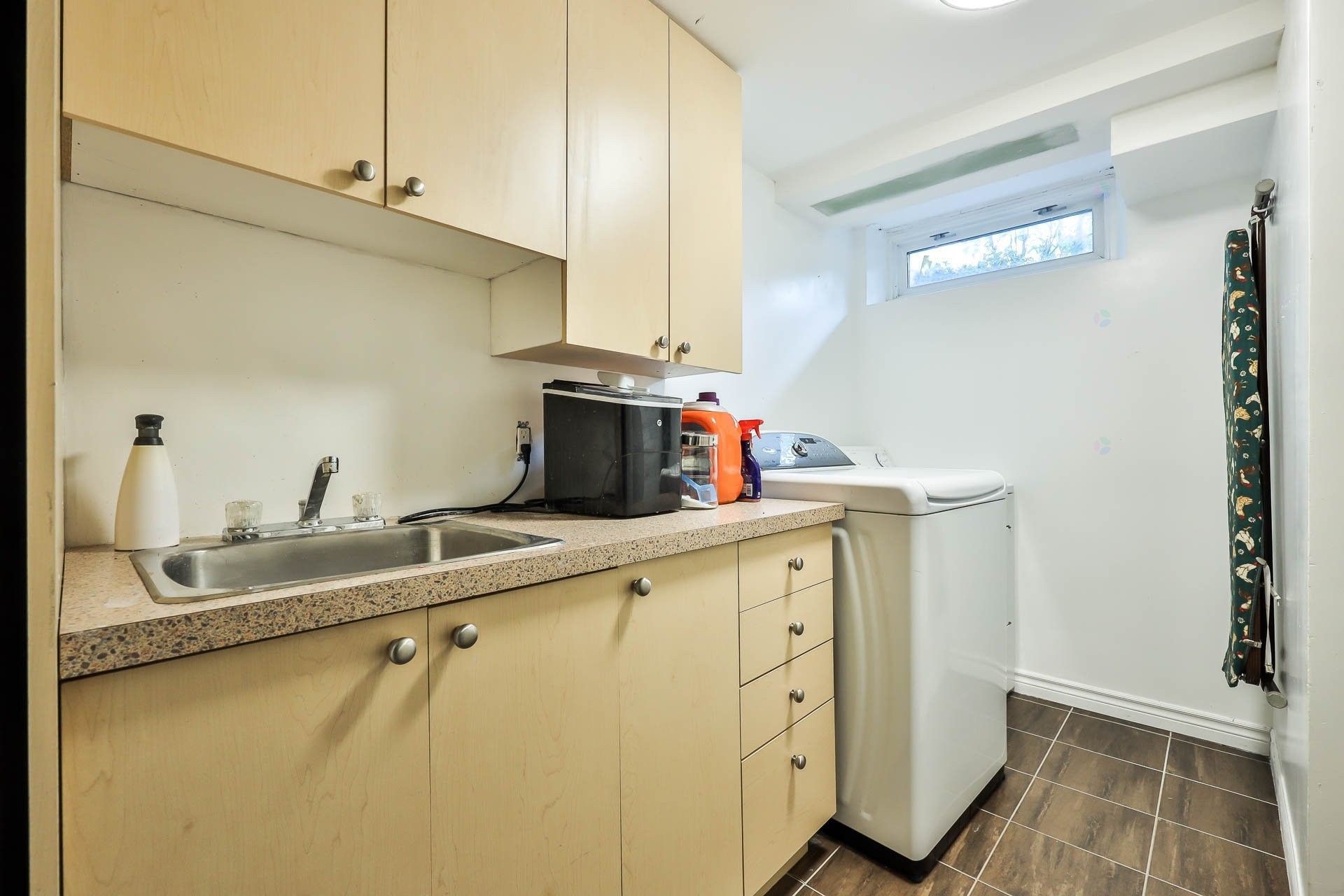 









229


Av. du Vallon

,
Gatineau (Aylmer),




QC
J9J1N9

