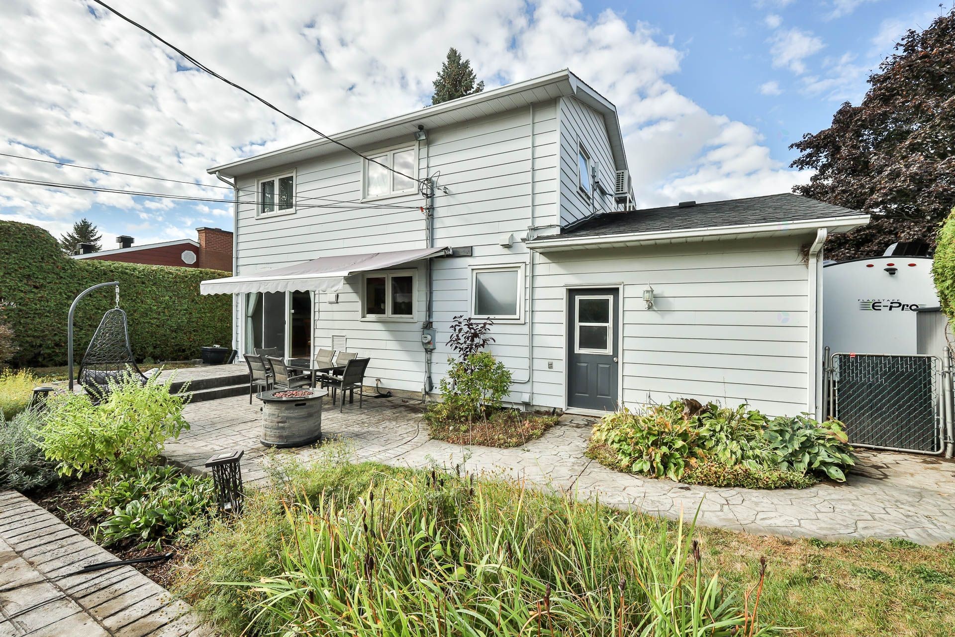 









229


Av. du Vallon

,
Gatineau (Aylmer),




QC
J9J1N9

