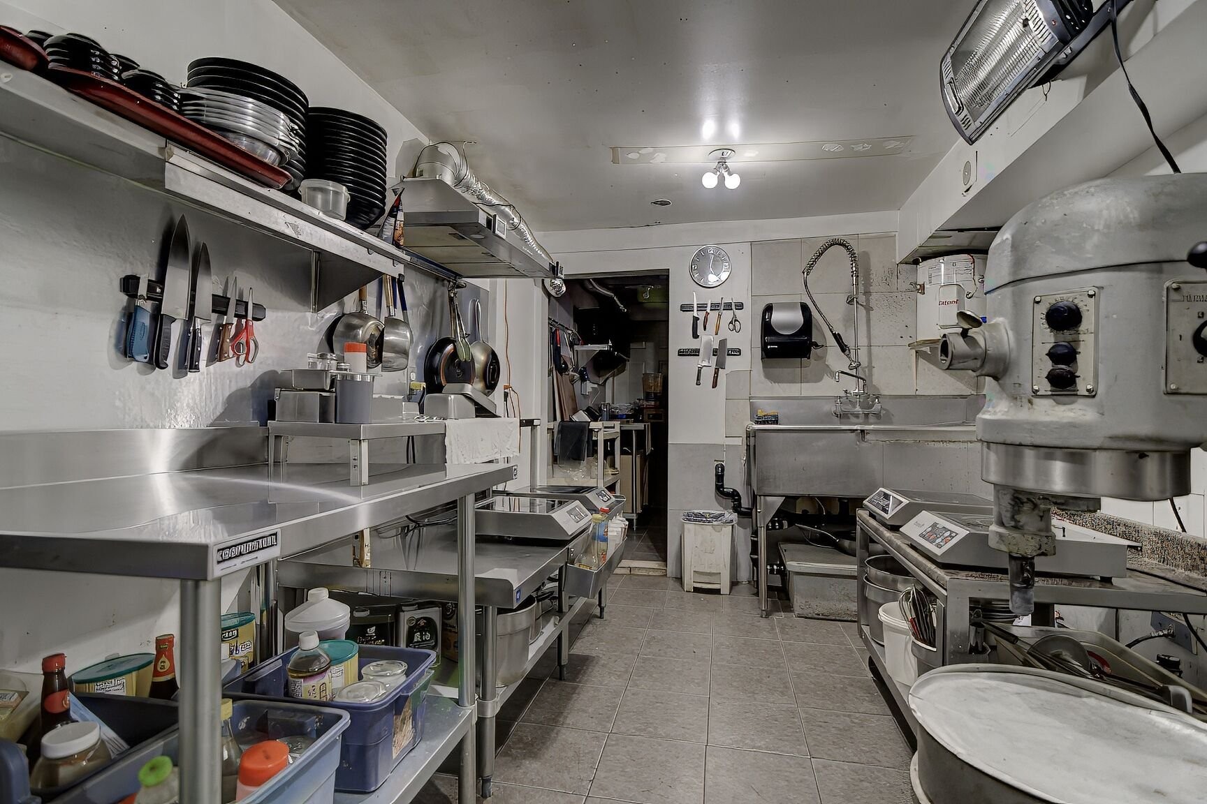 









27


Boul. D'Anjou

,
Châteauguay,




QC
J6J2P7

