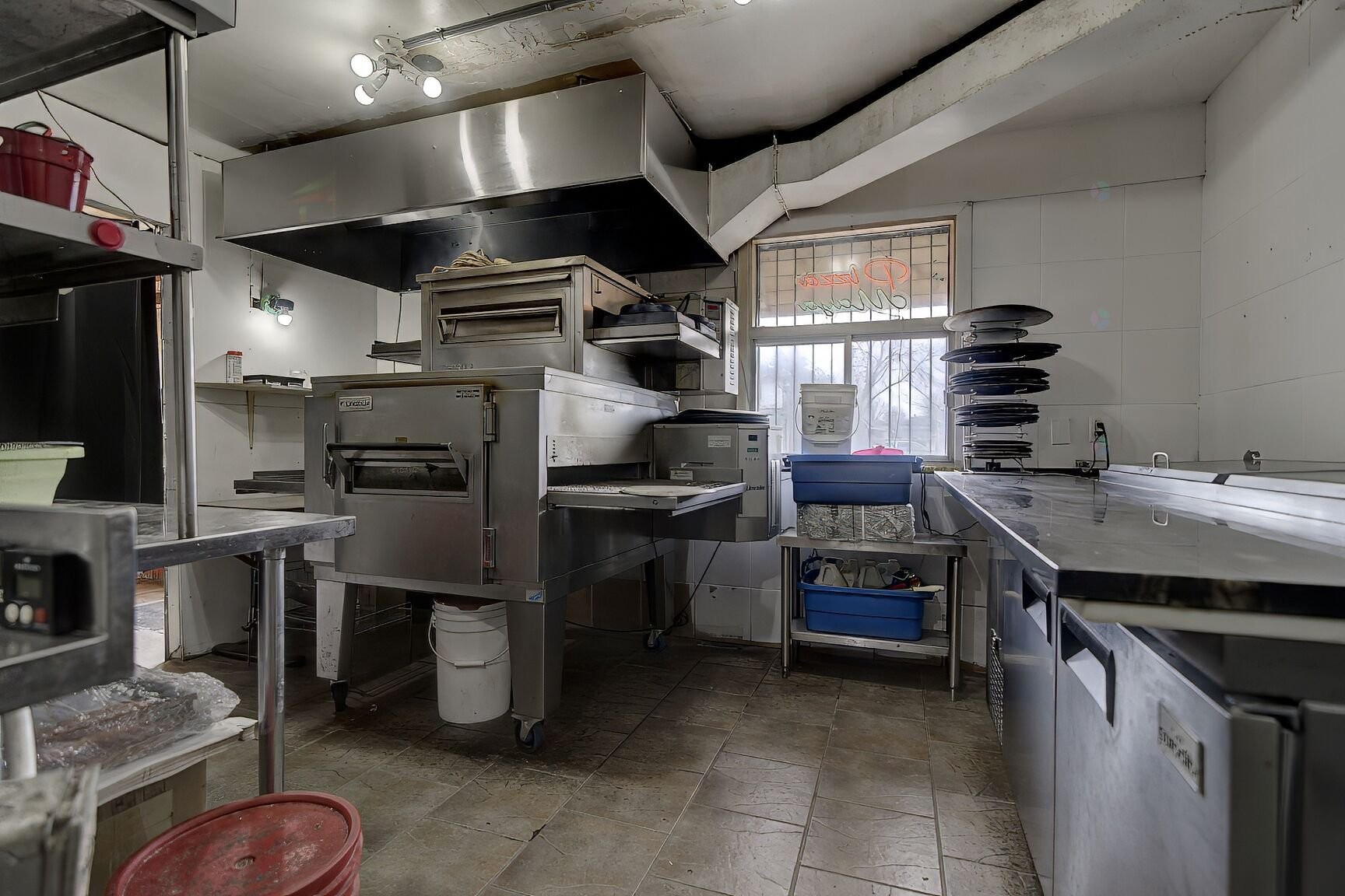 









27


Boul. D'Anjou

,
Châteauguay,




QC
J6J2P7

