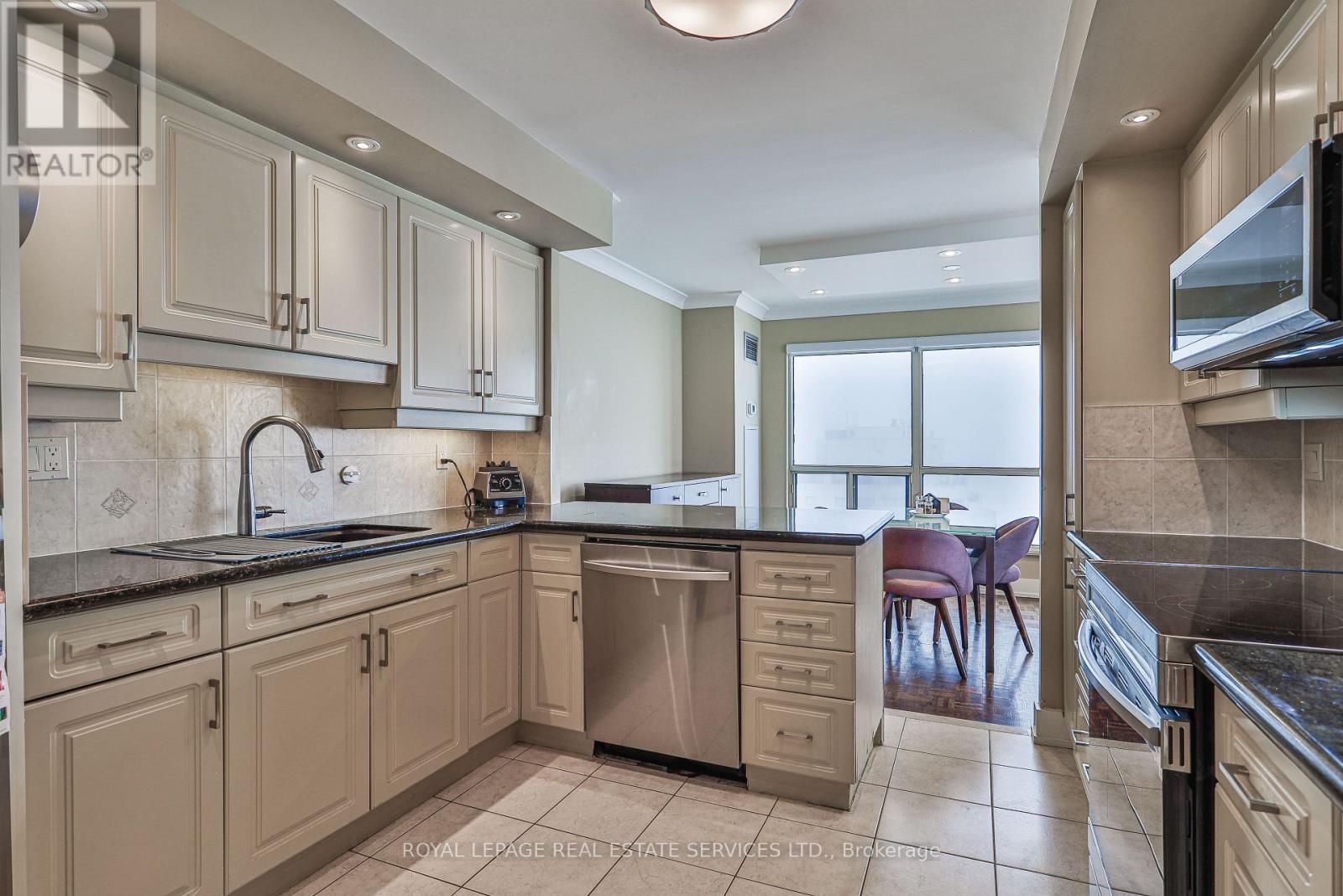 












2006 - 2269 LAKE SHORE BOULEVARD W

,
Toronto,




Ontario
M8V3X6

