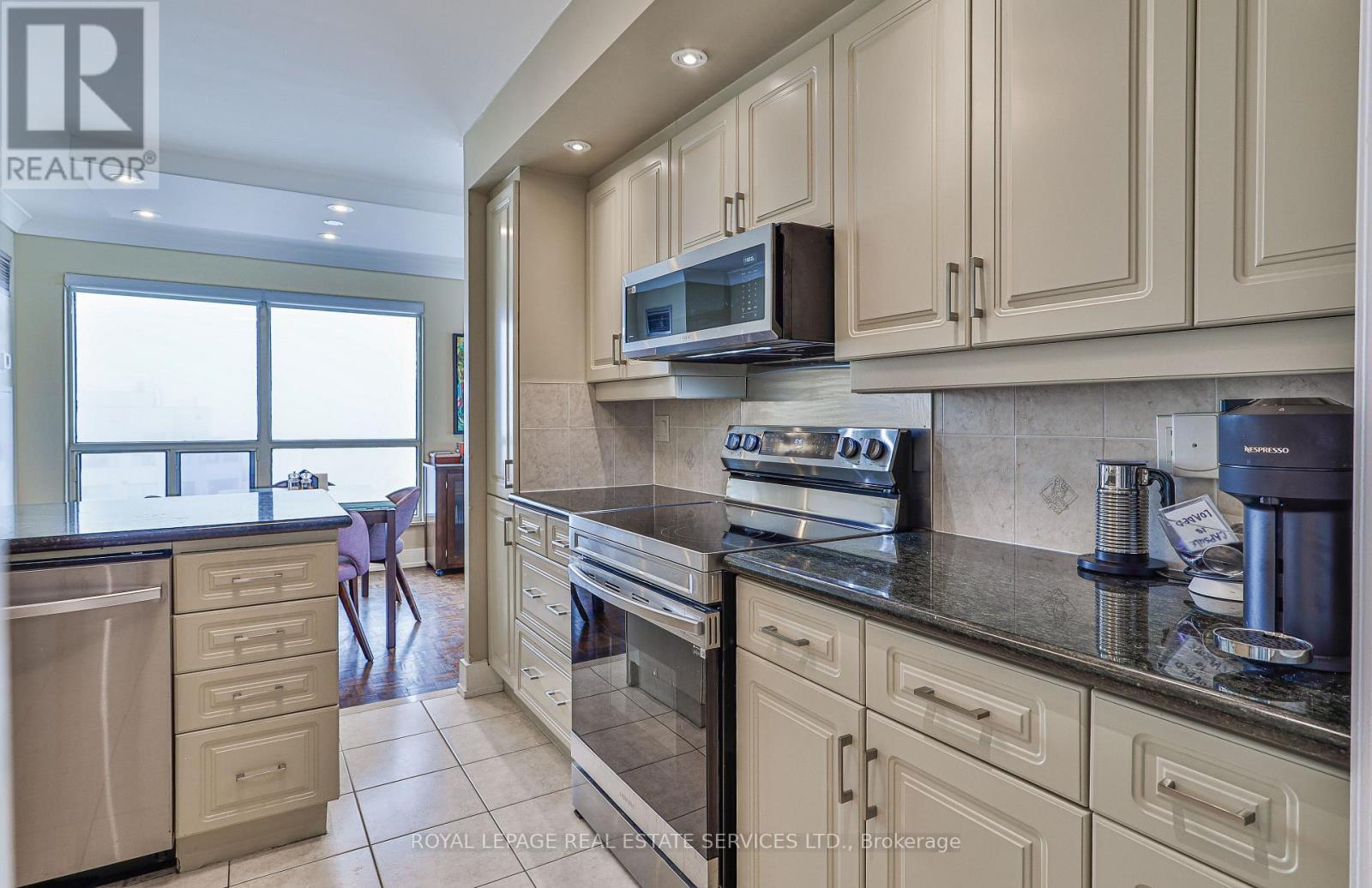 












2006 - 2269 LAKE SHORE BOULEVARD W

,
Toronto,




Ontario
M8V3X6

