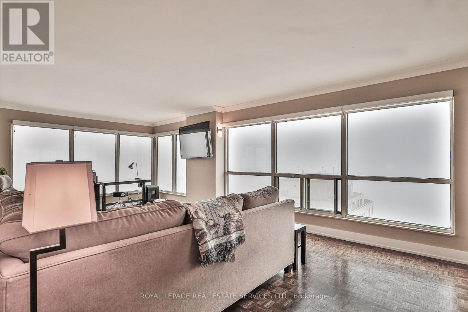 












2006 - 2269 LAKE SHORE BOULEVARD W

,
Toronto,




Ontario
M8V3X6

