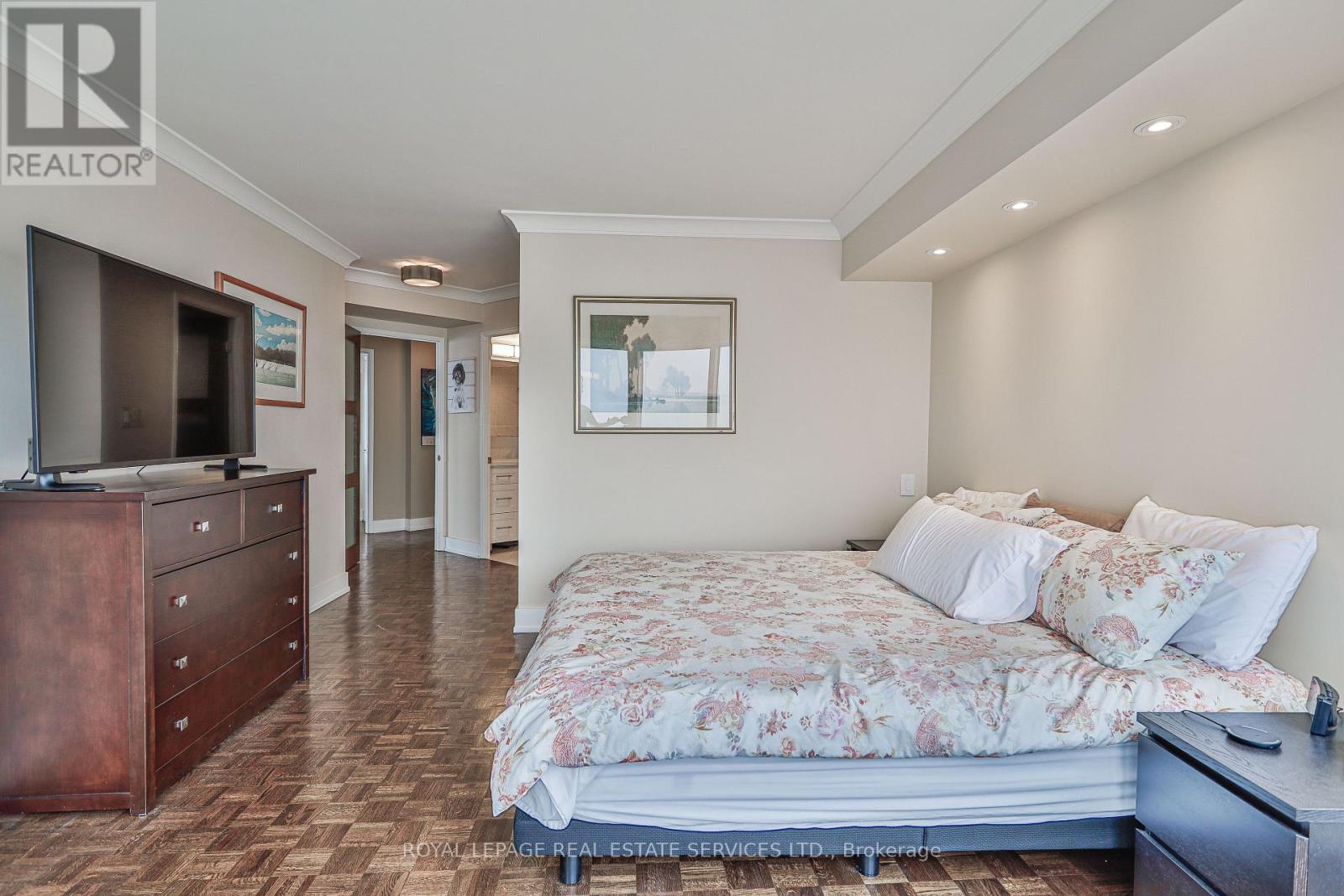 












2006 - 2269 LAKE SHORE BOULEVARD W

,
Toronto,




Ontario
M8V3X6

