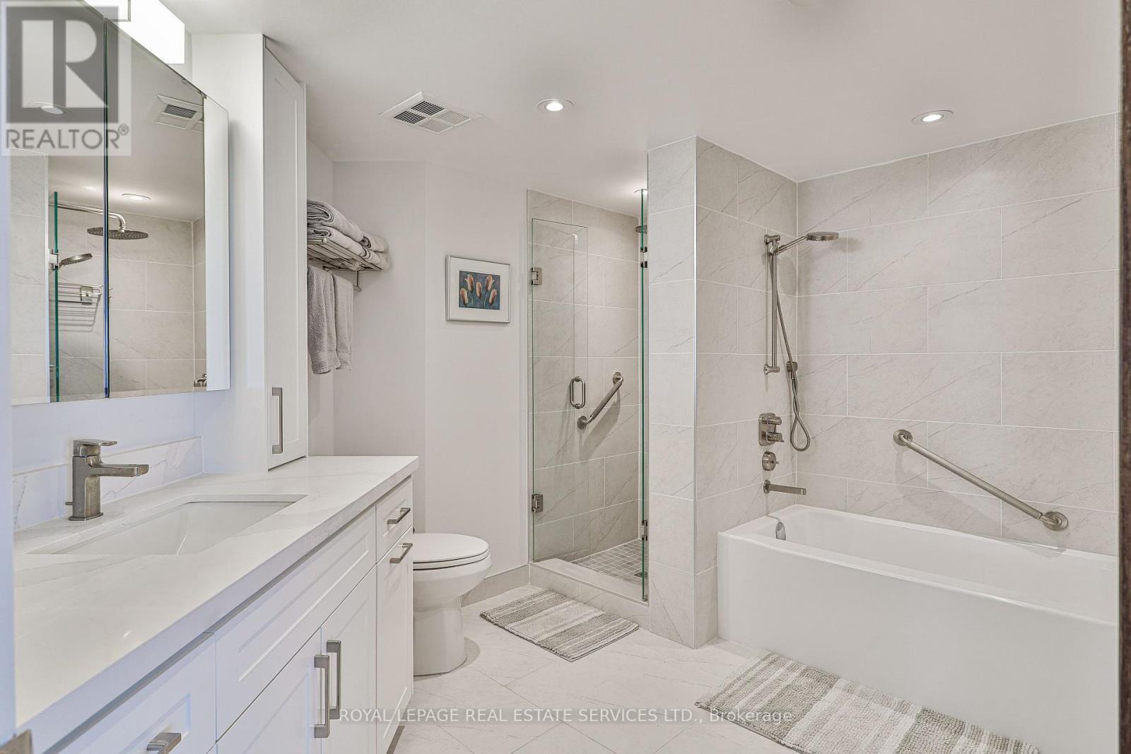 












2006 - 2269 LAKE SHORE BOULEVARD W

,
Toronto,




Ontario
M8V3X6


