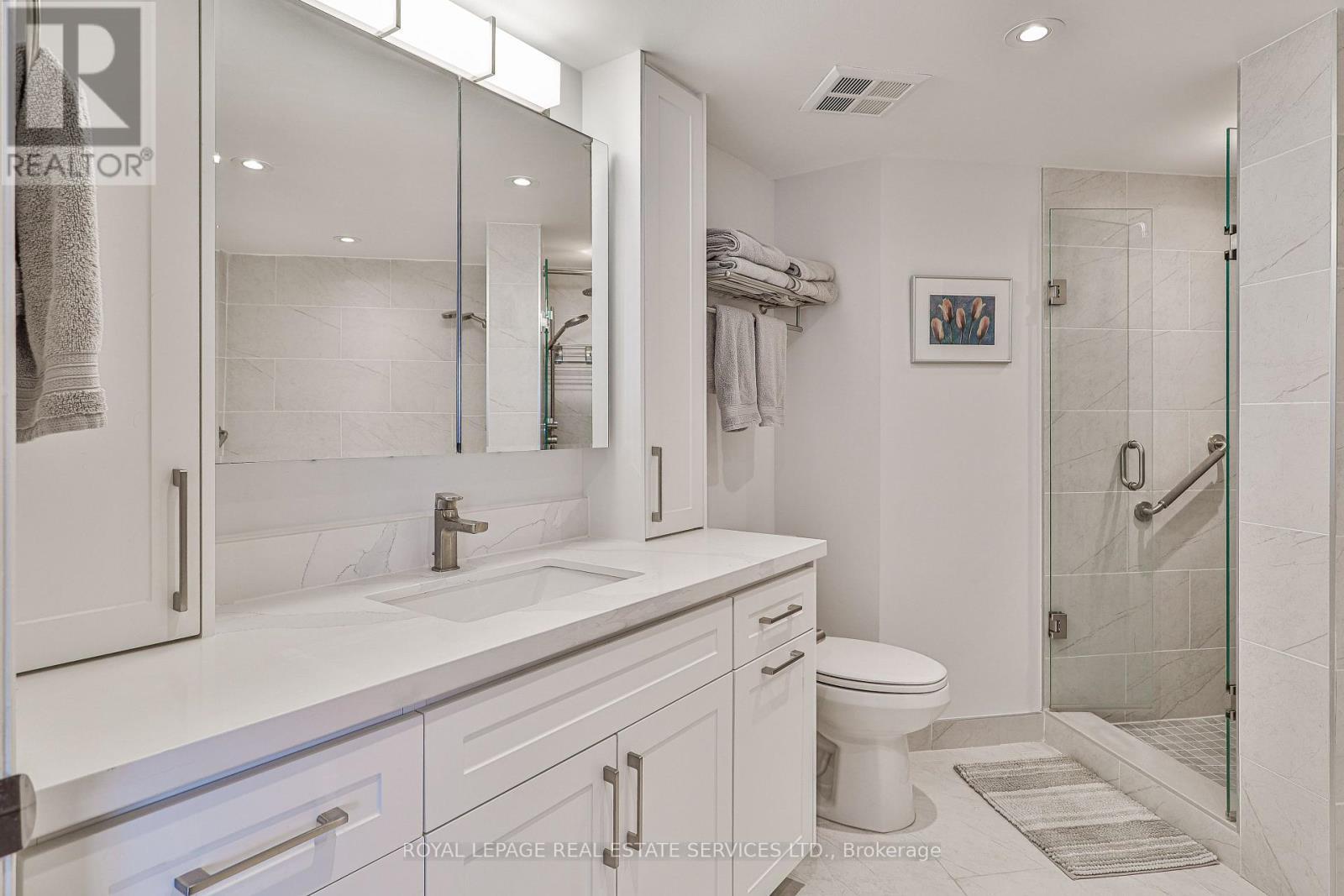 












2006 - 2269 LAKE SHORE BOULEVARD W

,
Toronto,




Ontario
M8V3X6

