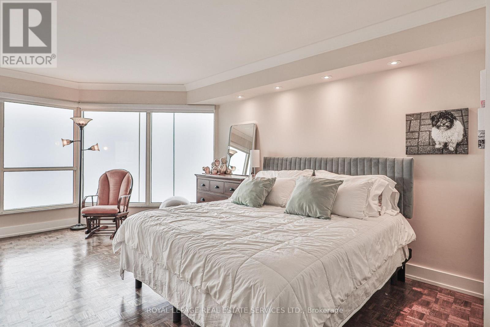 












2006 - 2269 LAKE SHORE BOULEVARD W

,
Toronto,




Ontario
M8V3X6

