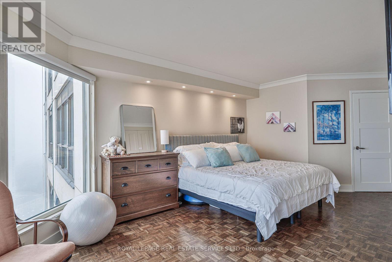 












2006 - 2269 LAKE SHORE BOULEVARD W

,
Toronto,




Ontario
M8V3X6

