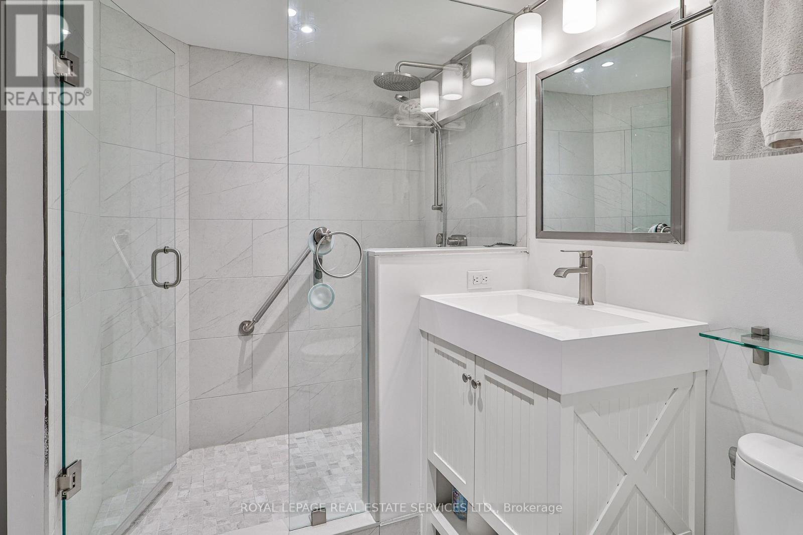 












2006 - 2269 LAKE SHORE BOULEVARD W

,
Toronto,




Ontario
M8V3X6

