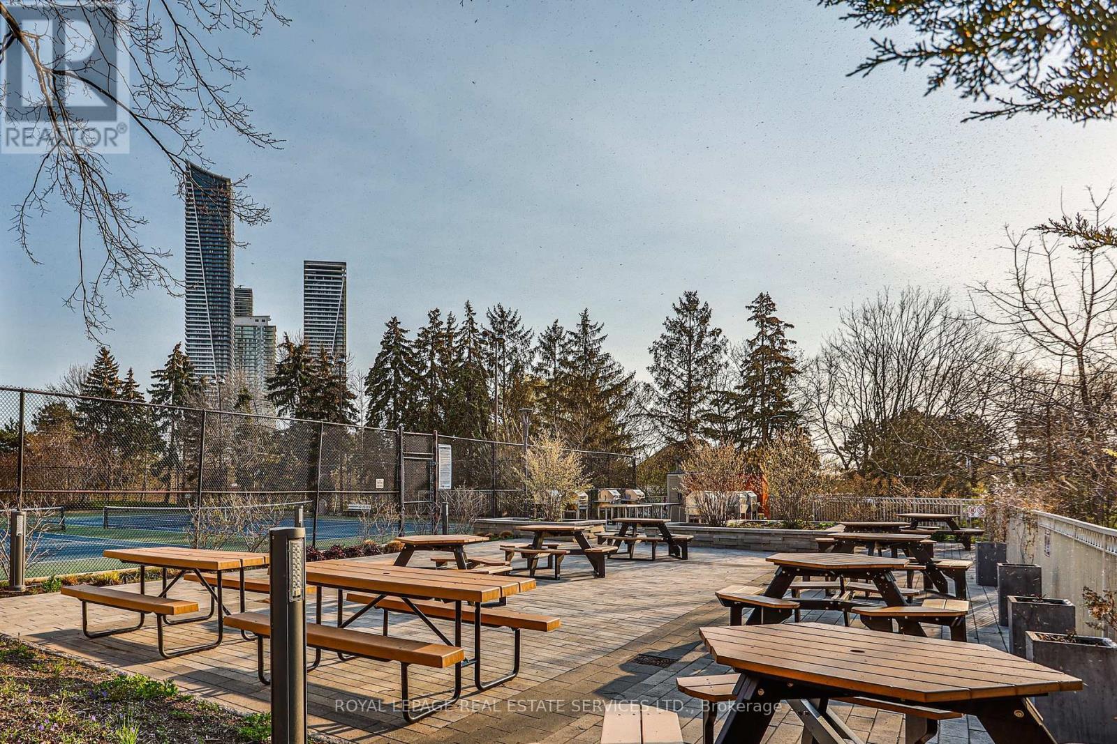 












2006 - 2269 LAKE SHORE BOULEVARD W

,
Toronto,




Ontario
M8V3X6


