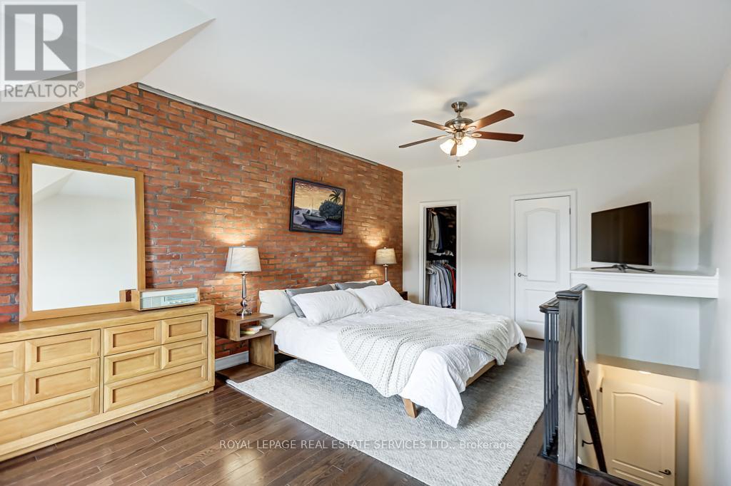 












#8 - 245 VAN DUSEN BOULEVARD

,
Toronto,




Ontario
M8Z3J2

