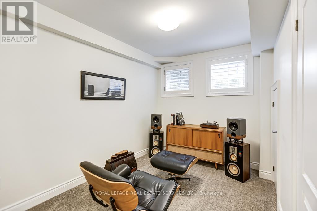 












#8 - 245 VAN DUSEN BOULEVARD

,
Toronto,




Ontario
M8Z3J2

