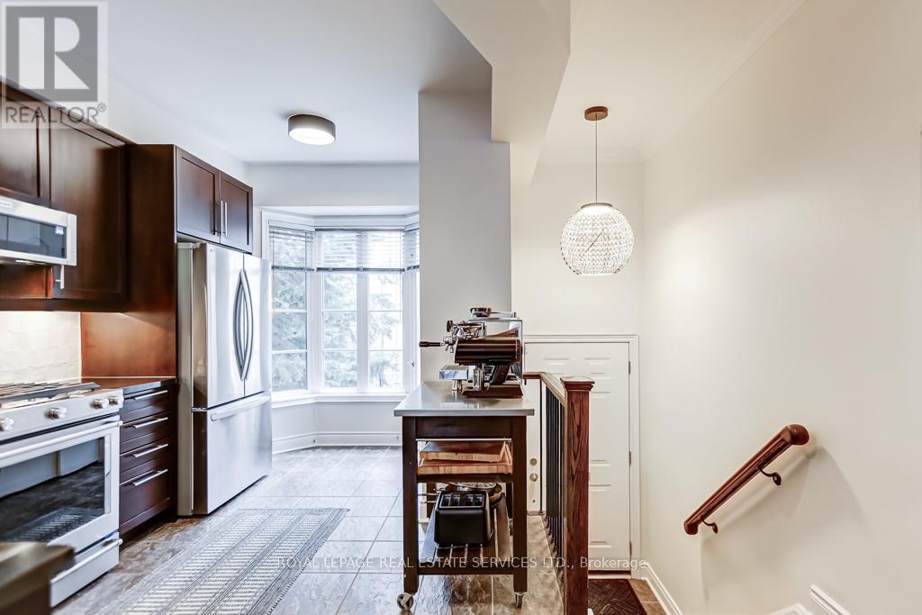 












#8 - 245 VAN DUSEN BOULEVARD

,
Toronto,




Ontario
M8Z3J2

