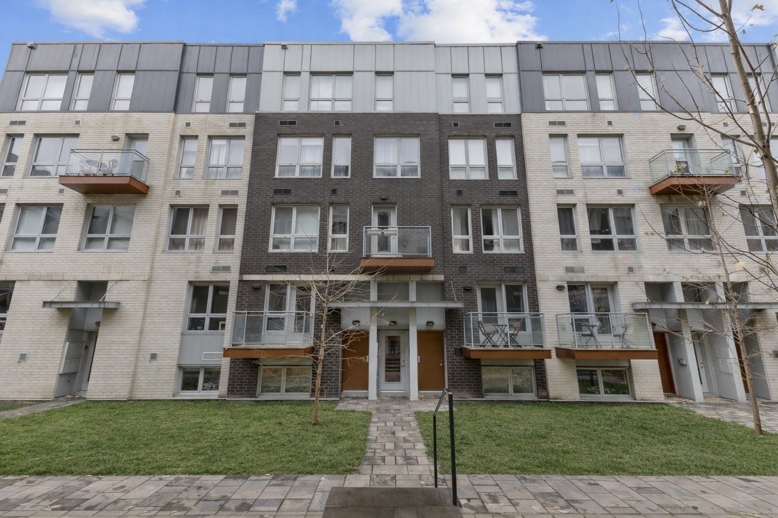 









568


Rue Nicolet

,
Montréal (Mercier/Hochelaga-Maisonneuve),




QC
H1W0C2

