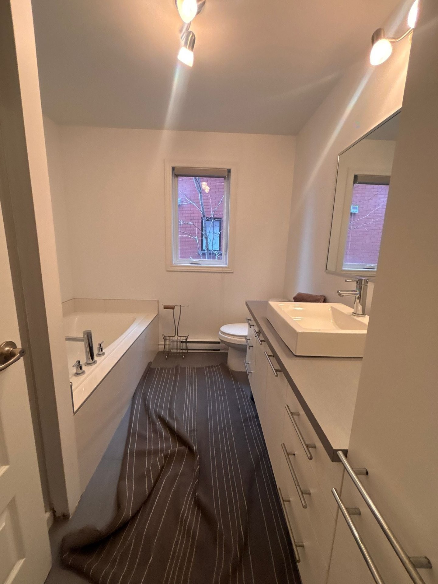 









1144


Rue St-Edouard

,
Longueuil (Le Vieux-Longueuil),




QC
J4K1T1

