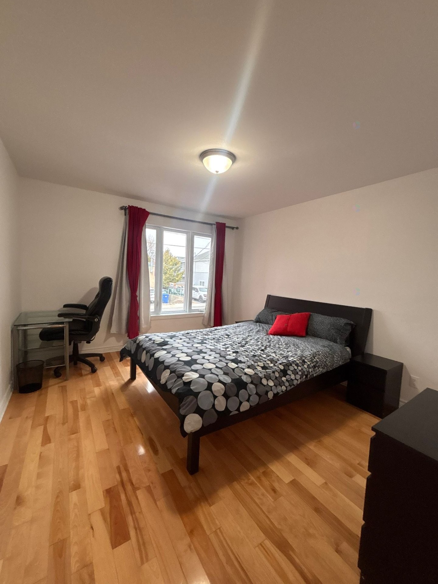 









1144


Rue St-Edouard

,
Longueuil (Le Vieux-Longueuil),




QC
J4K1T1

