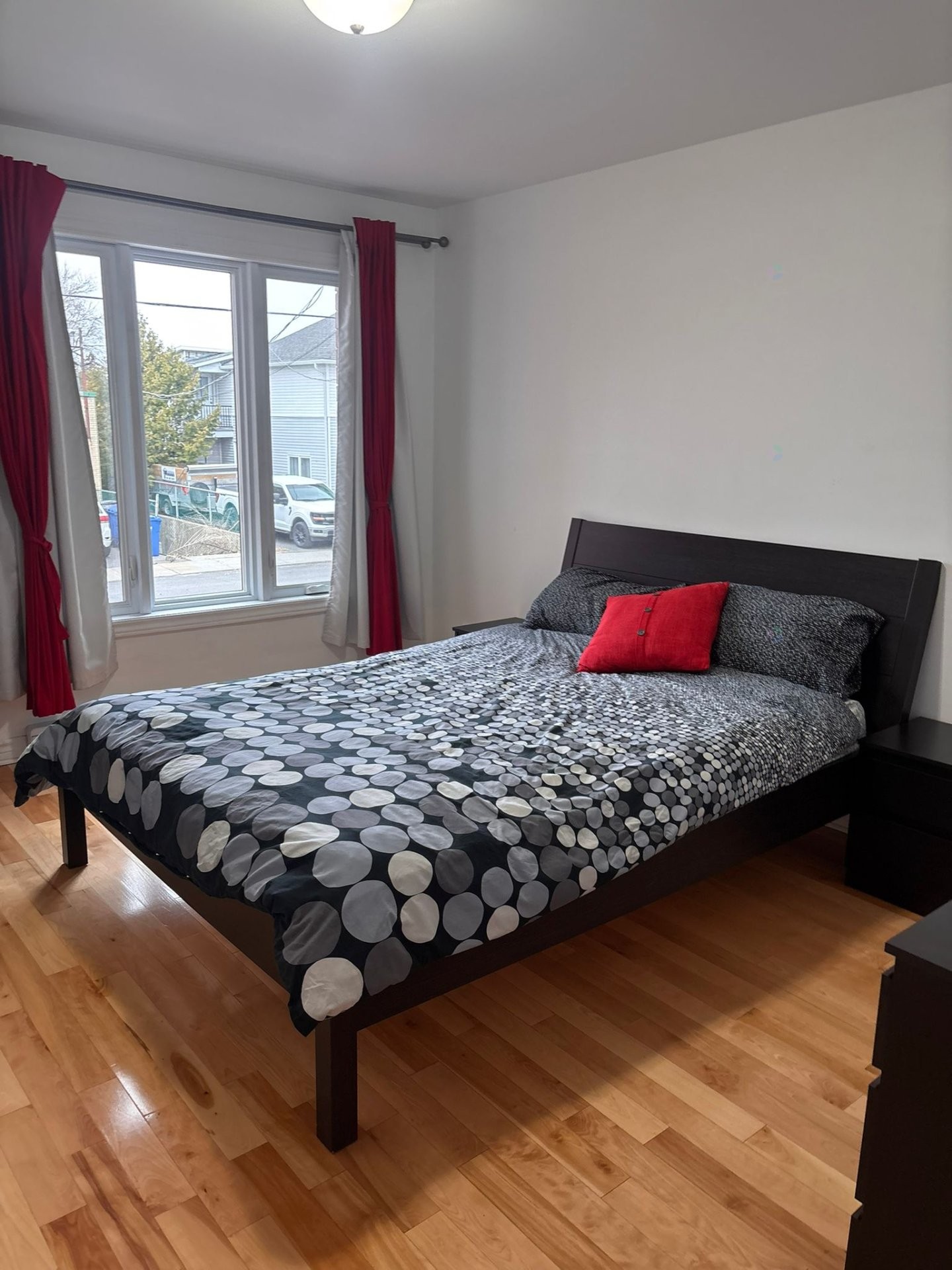 









1144


Rue St-Edouard

,
Longueuil (Le Vieux-Longueuil),




QC
J4K1T1

