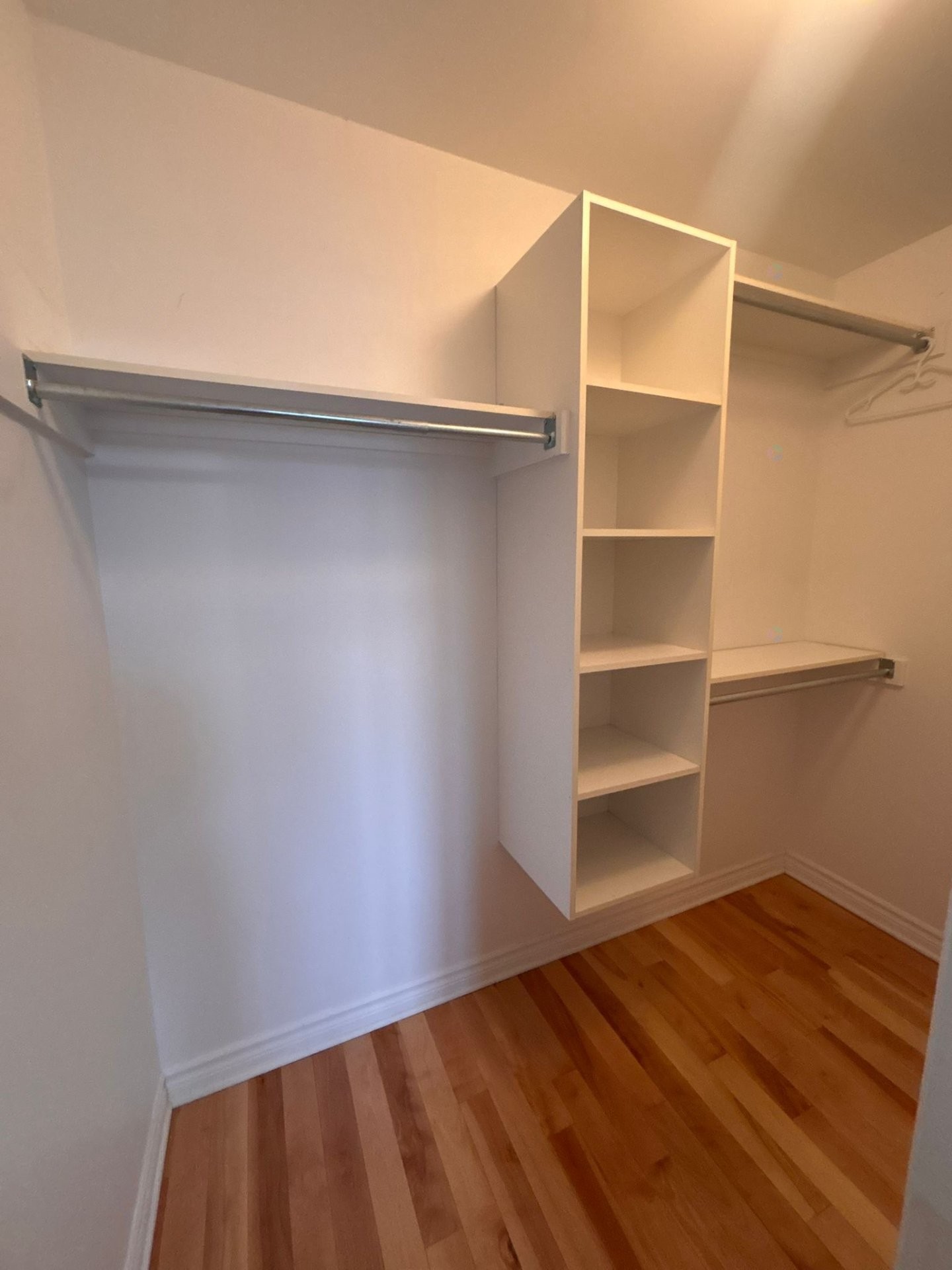 









1144


Rue St-Edouard

,
Longueuil (Le Vieux-Longueuil),




QC
J4K1T1

