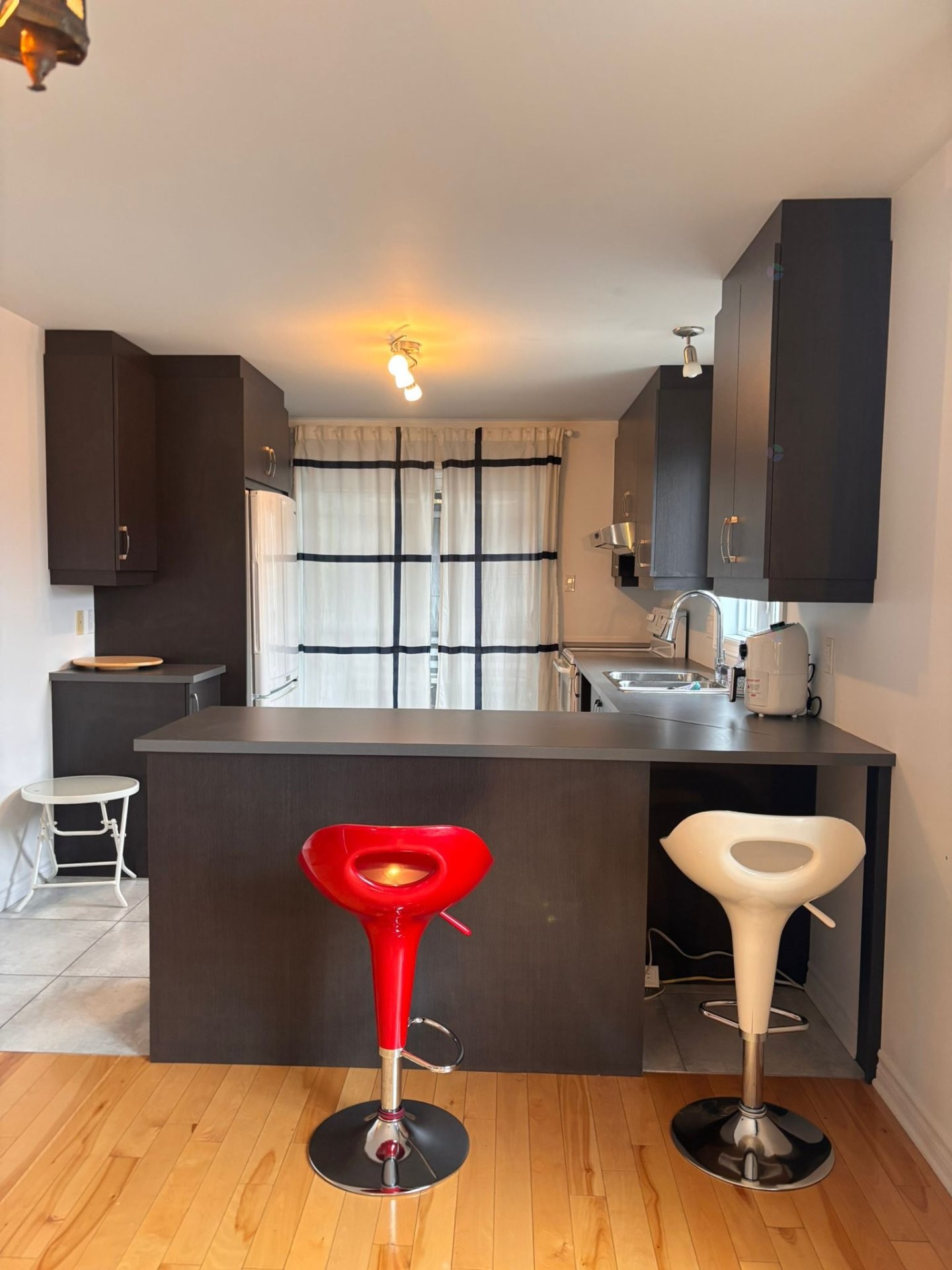 









1144


Rue St-Edouard

,
Longueuil (Le Vieux-Longueuil),




QC
J4K1T1

