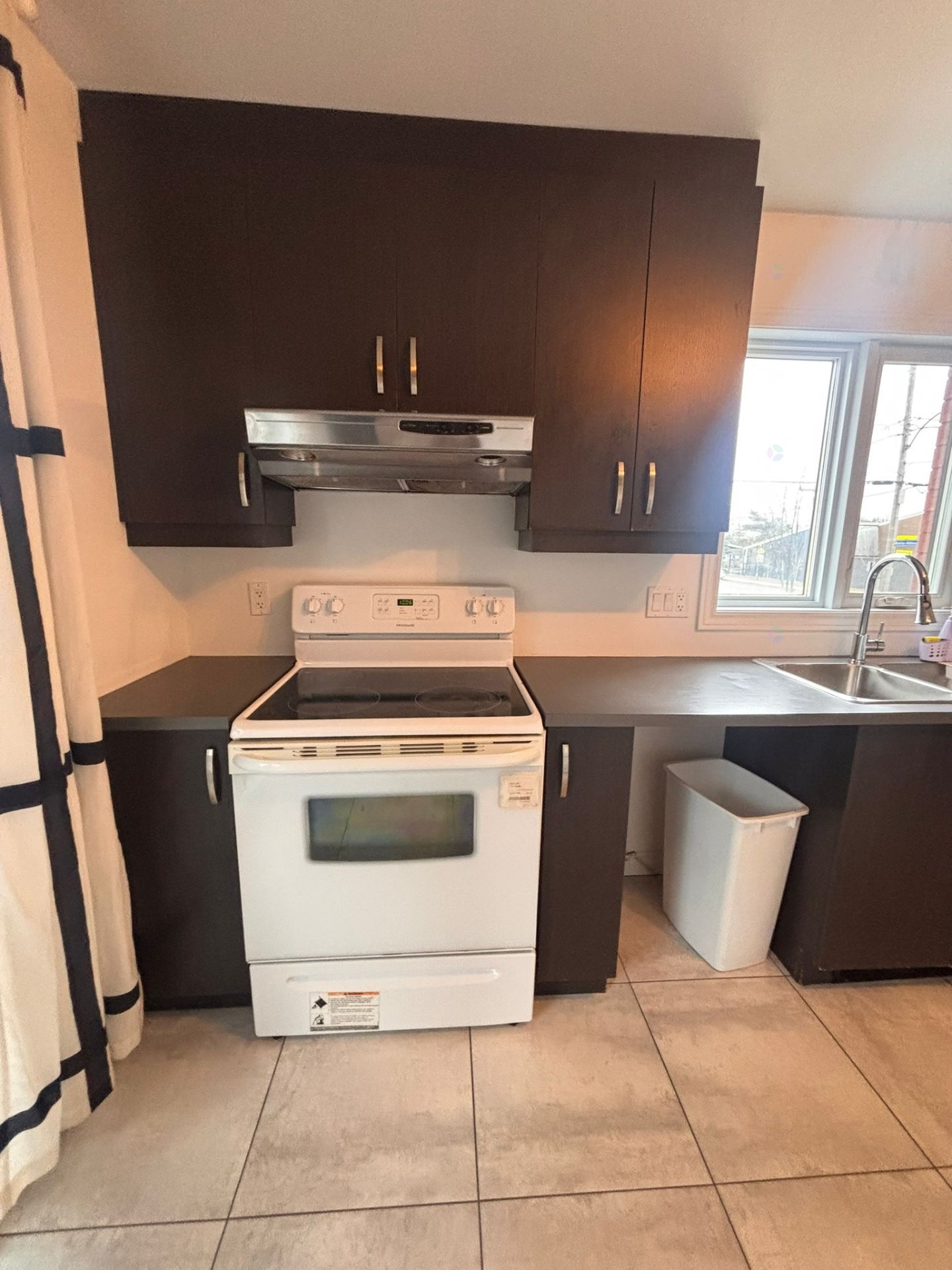 









1144


Rue St-Edouard

,
Longueuil (Le Vieux-Longueuil),




QC
J4K1T1

