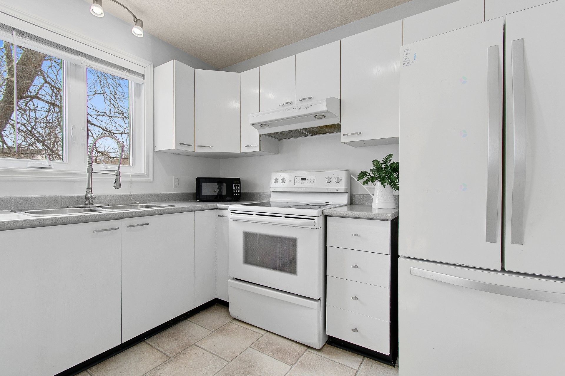 









43


Imp. Emerson

,
Gatineau (Aylmer),




QC
J9H7A4

