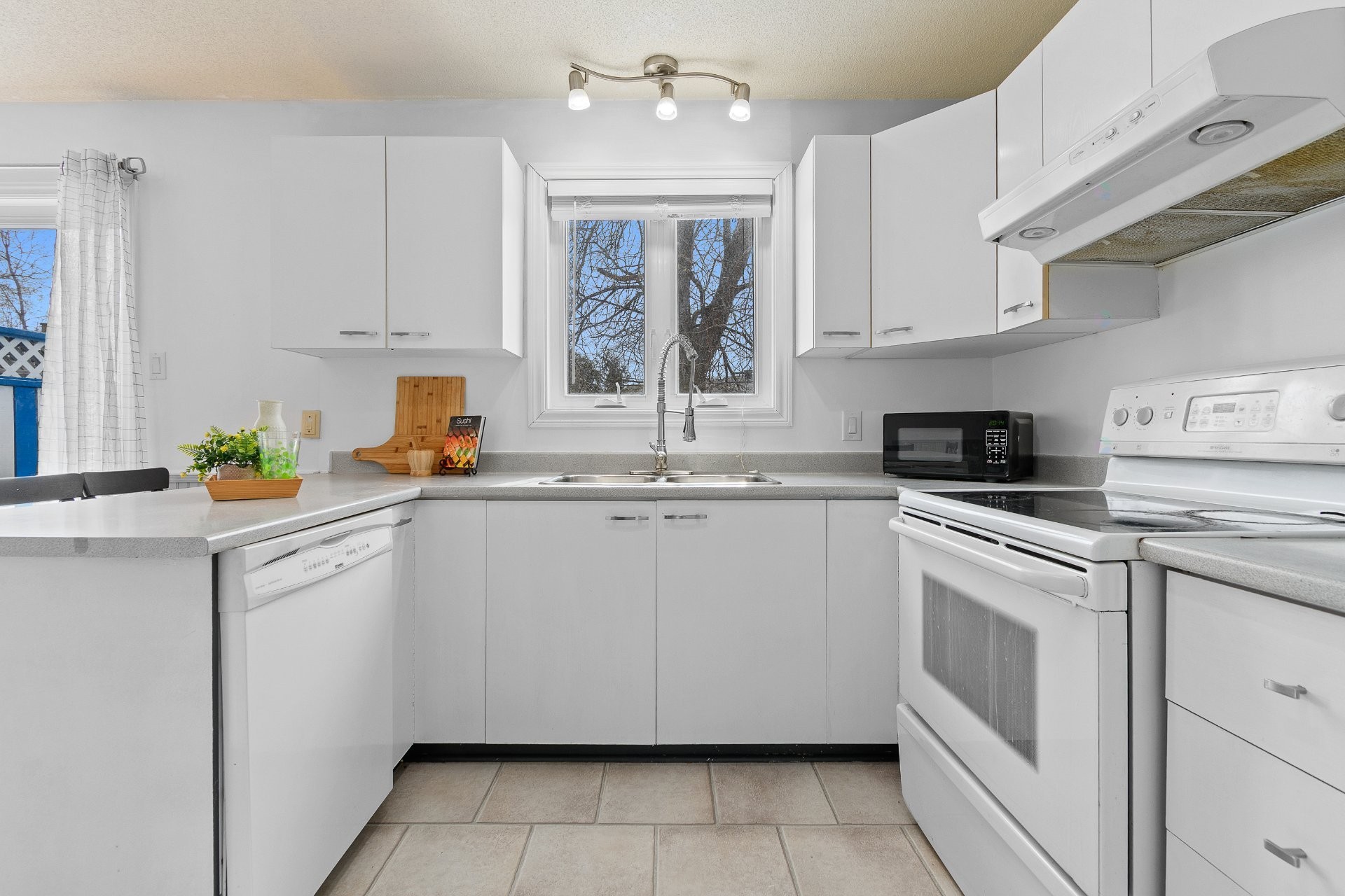 









43


Imp. Emerson

,
Gatineau (Aylmer),




QC
J9H7A4

