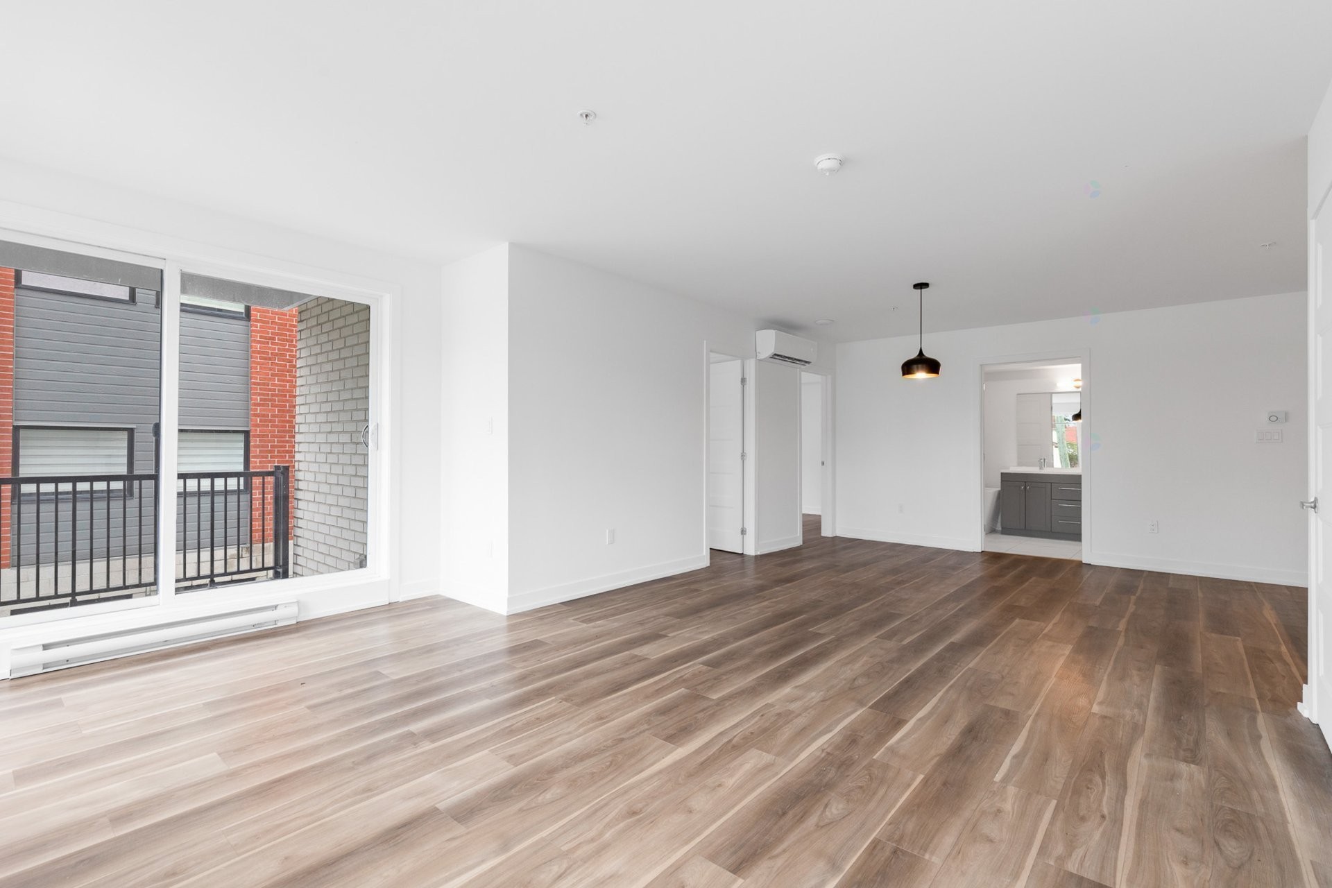 









140


Boul. St-Elzear O.

, 207,
Laval (Vimont),




QC
H7M1E3

