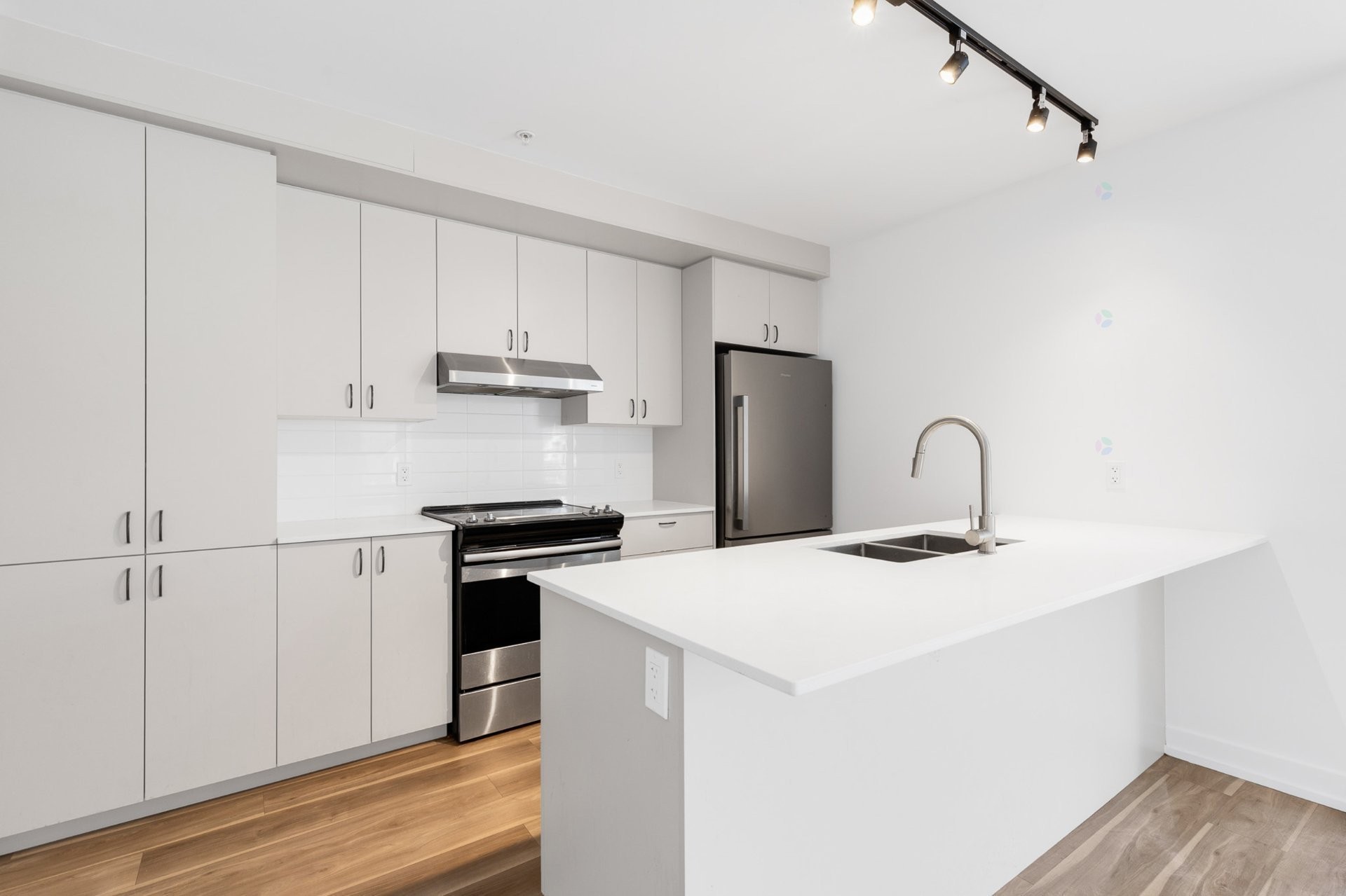 









140


Boul. St-Elzear O.

, 102,
Laval (Vimont),




QC
H7M1E3

