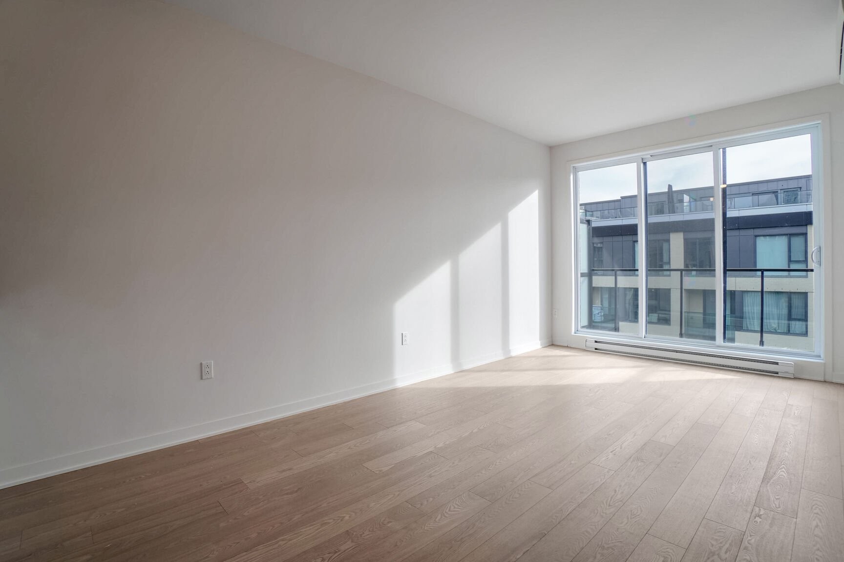 









1485


Rue des Bassins

, 833,
Montréal (Le Sud-Ouest),




QC
H3C1B7

