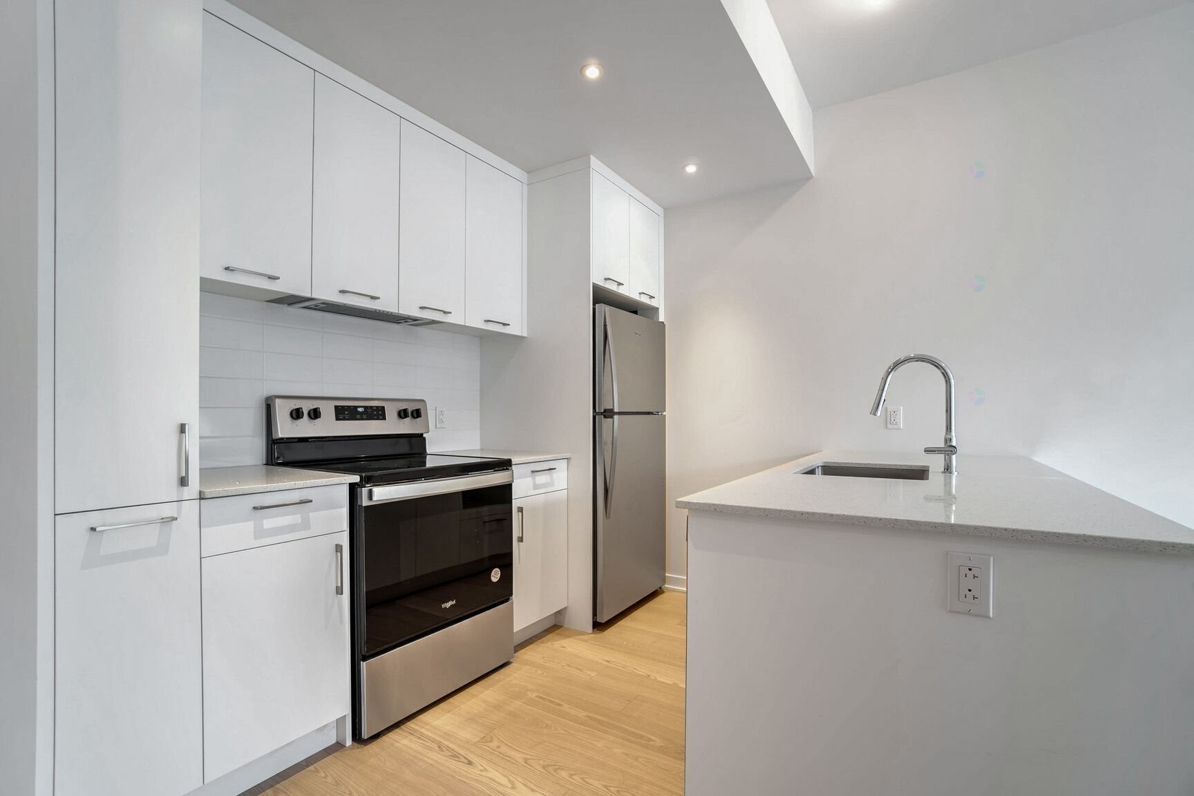 









1485


Rue des Bassins

, 833,
Montréal (Le Sud-Ouest),




QC
H3C1B7

