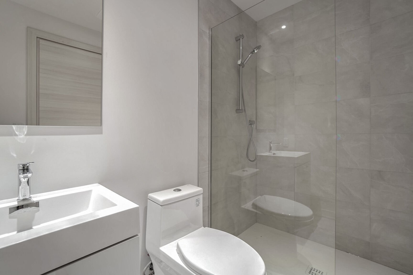 









1485


Rue des Bassins

, 821,
Montréal (Le Sud-Ouest),




QC
H3C1B7

