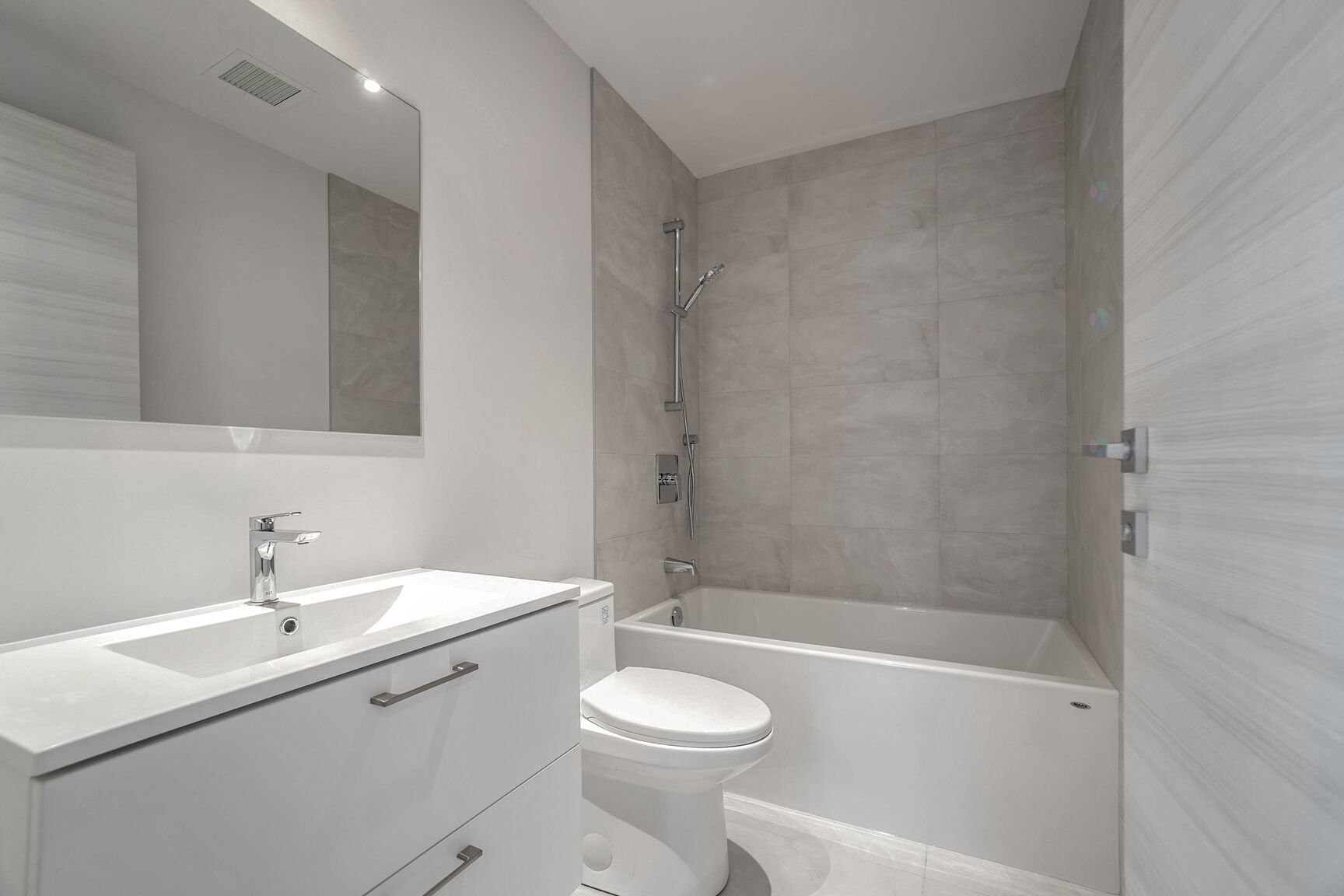 









1485


Rue des Bassins

, 821,
Montréal (Le Sud-Ouest),




QC
H3C1B7

