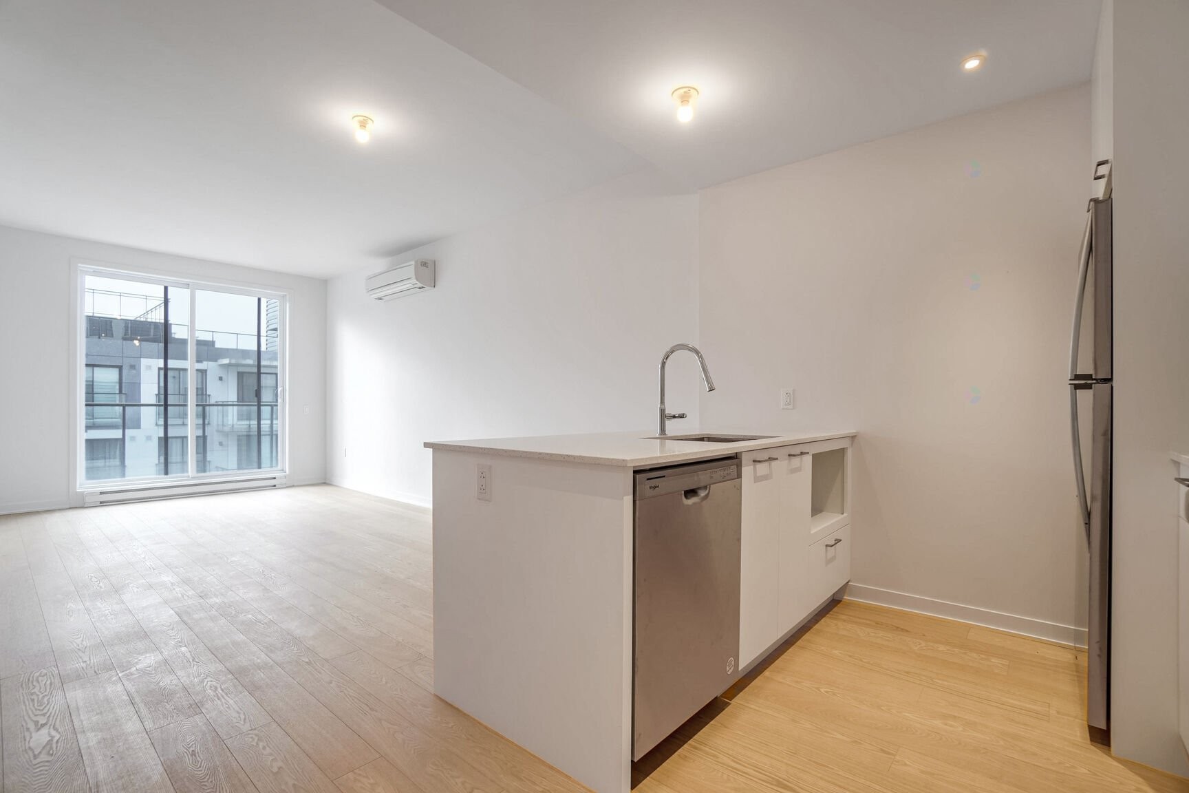 









1485


Rue des Bassins

, 824,
Montréal (Le Sud-Ouest),




QC
H3C1B7

