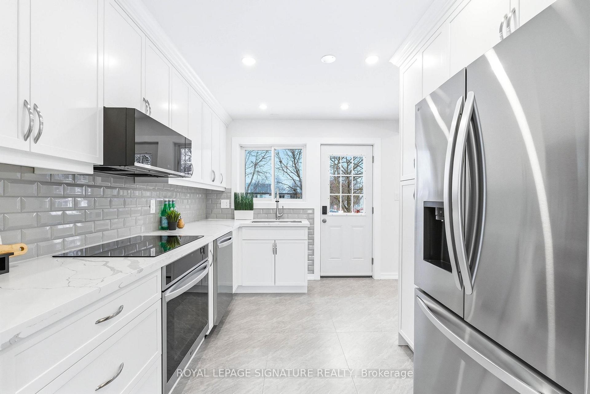 









1271


Canford

Crescent,
Mississauga,




ON
L5J 3M9

