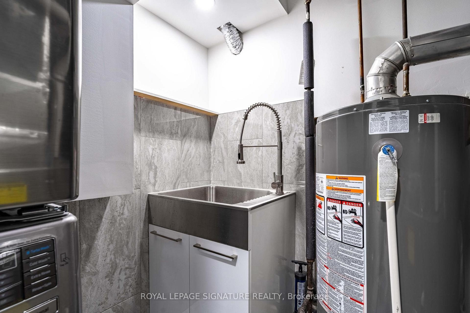 









1271


Canford

Crescent,
Mississauga,




ON
L5J 3M9

