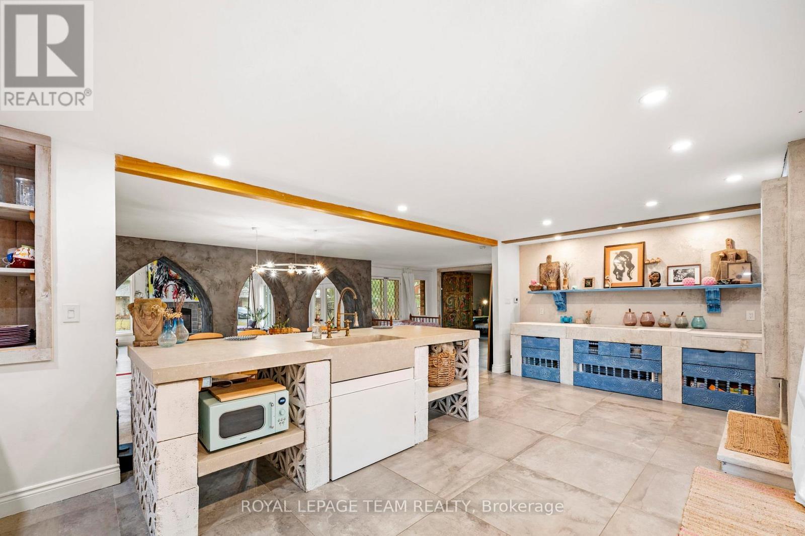 












33 RUTHERFORD CRESCENT

,
Ottawa,




Ontario
K2K1N1


