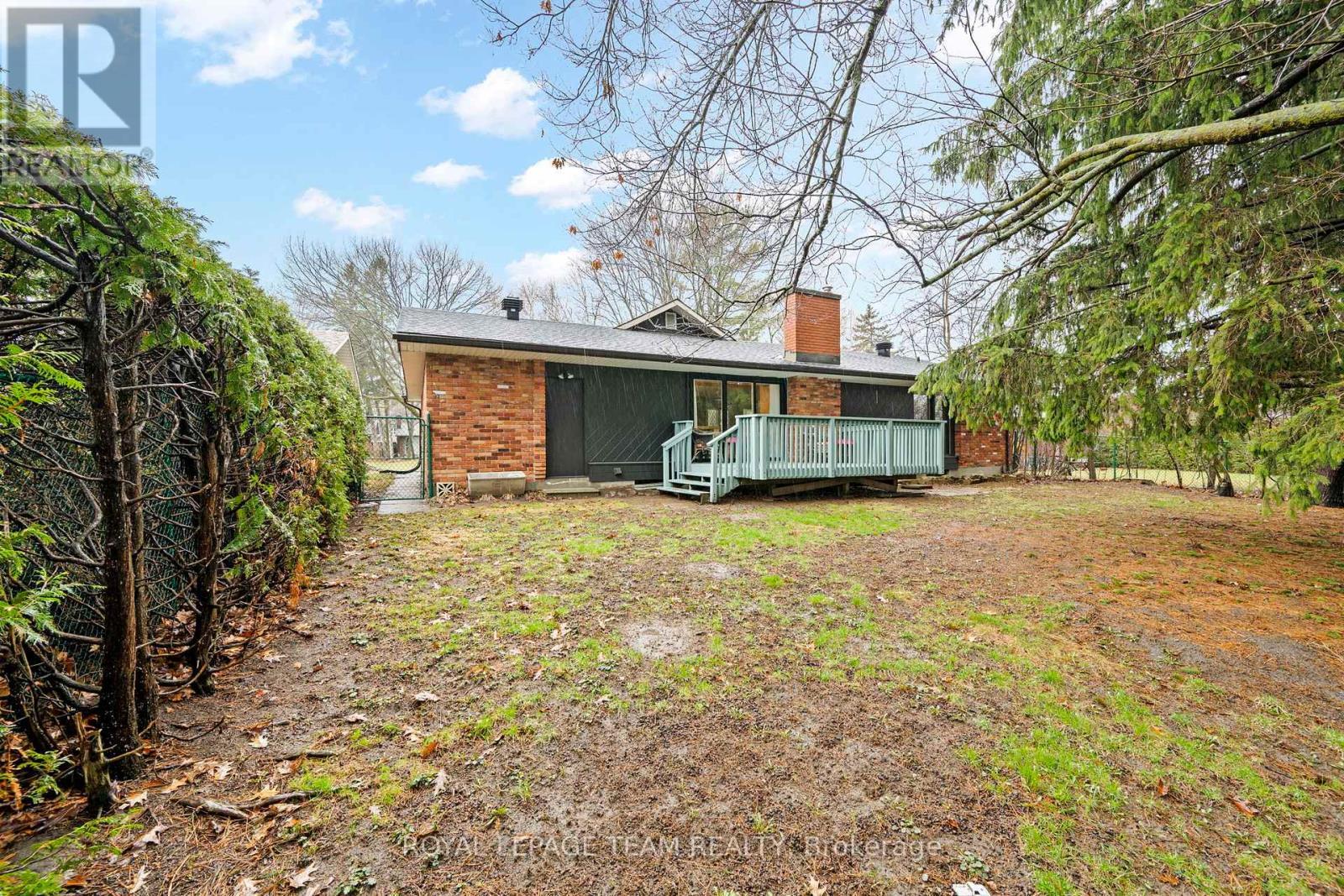 












33 RUTHERFORD CRESCENT

,
Ottawa,




Ontario
K2K1N1

