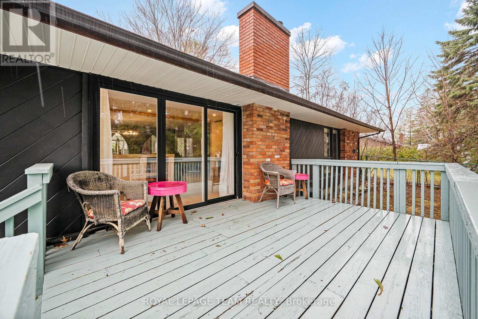 












33 RUTHERFORD CRESCENT

,
Ottawa,




Ontario
K2K1N1

