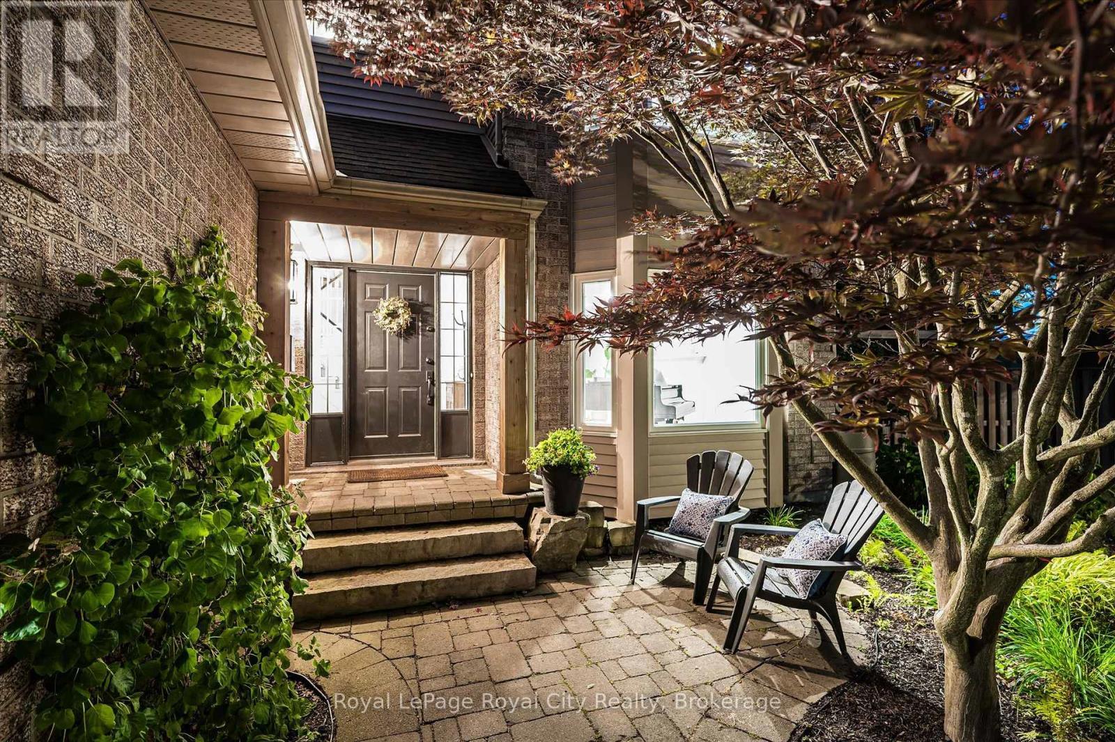 












14 WOOD DUCK COURT

,
Guelph (Kortright Hills),




Ontario
N1C1B1

