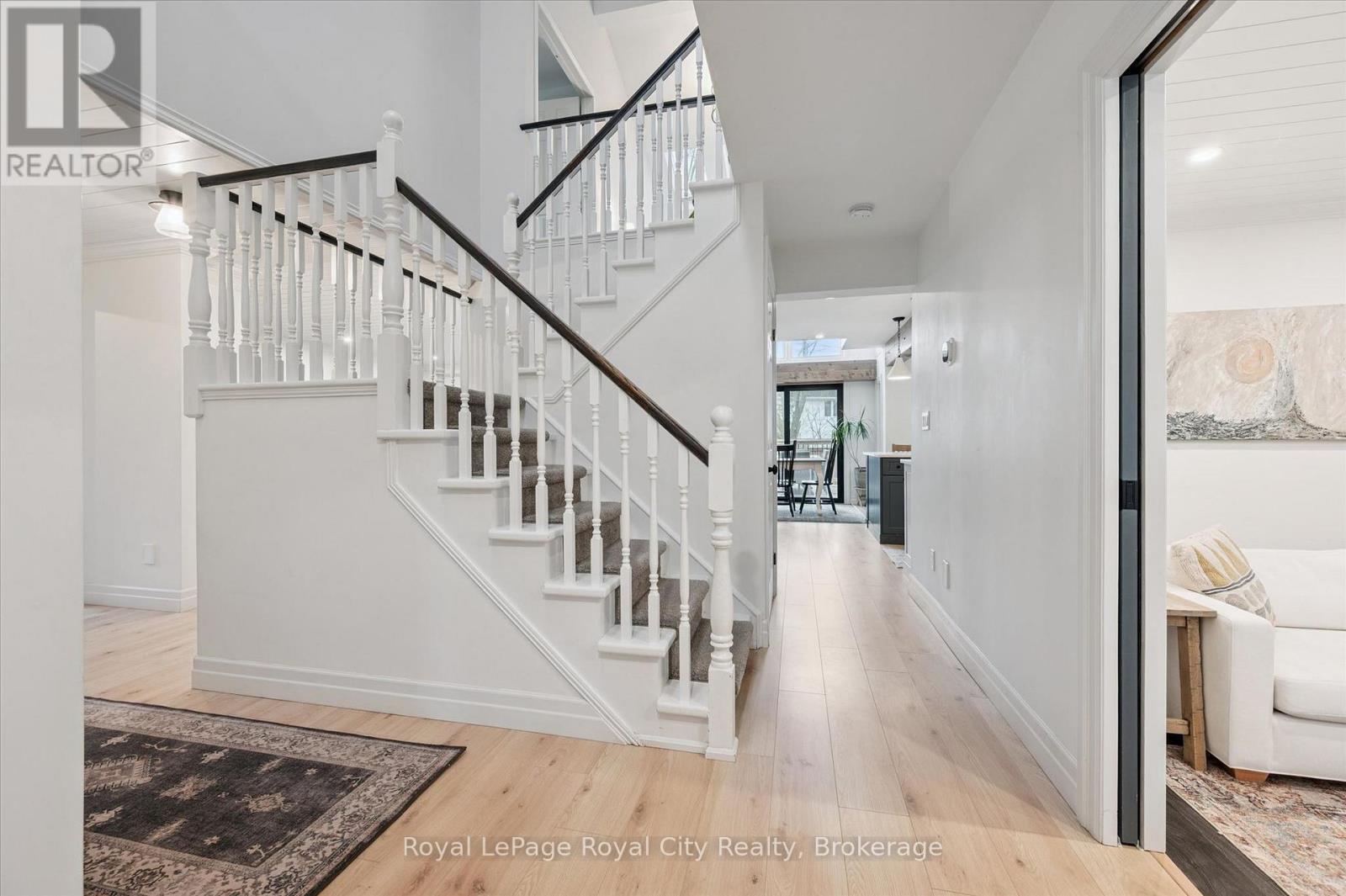 












14 WOOD DUCK COURT

,
Guelph (Kortright Hills),




Ontario
N1C1B1

