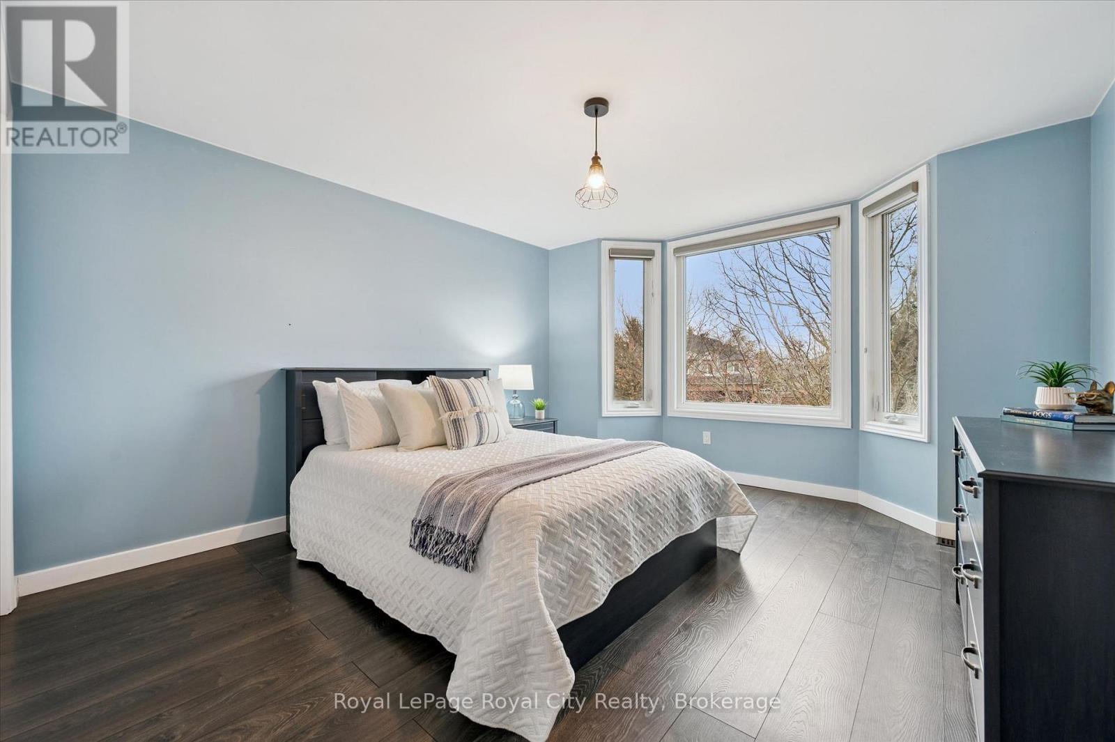 












14 WOOD DUCK COURT

,
Guelph (Kortright Hills),




Ontario
N1C1B1

