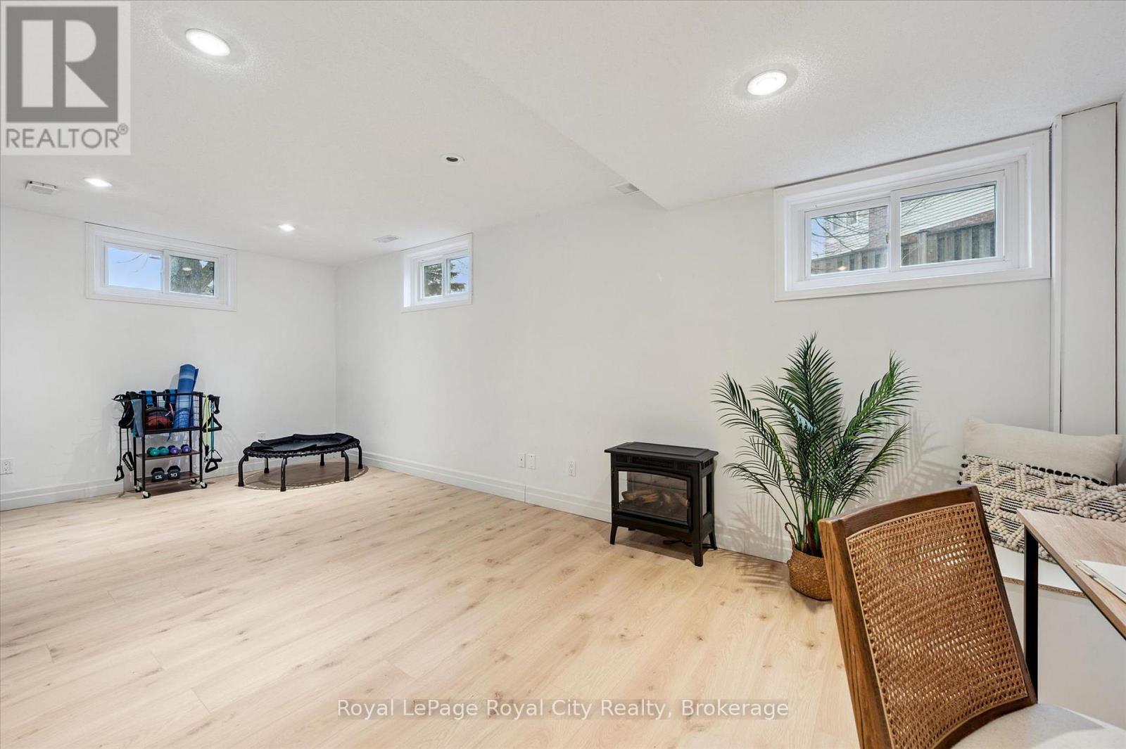 












14 WOOD DUCK COURT

,
Guelph (Kortright Hills),




Ontario
N1C1B1

