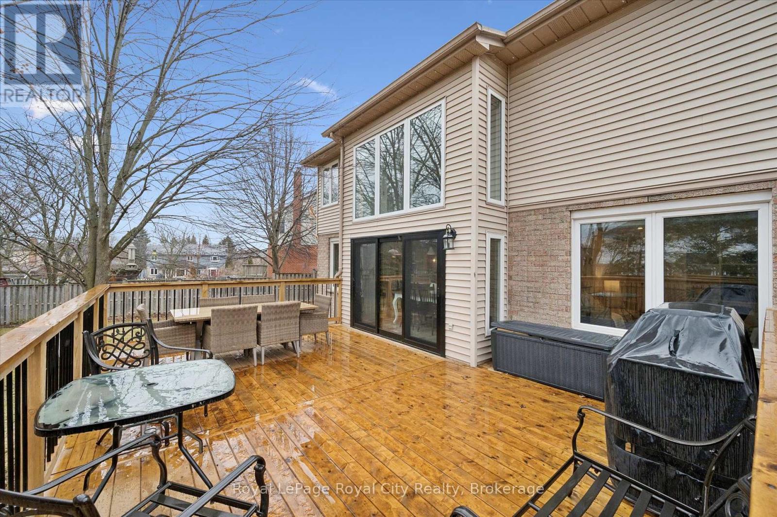 












14 WOOD DUCK COURT

,
Guelph (Kortright Hills),




Ontario
N1C1B1

