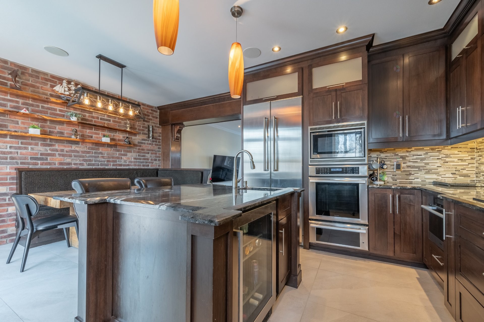 









2077


Rue Lincourt

,
Longueuil (Le Vieux-Longueuil),




QC
J4N1N8

